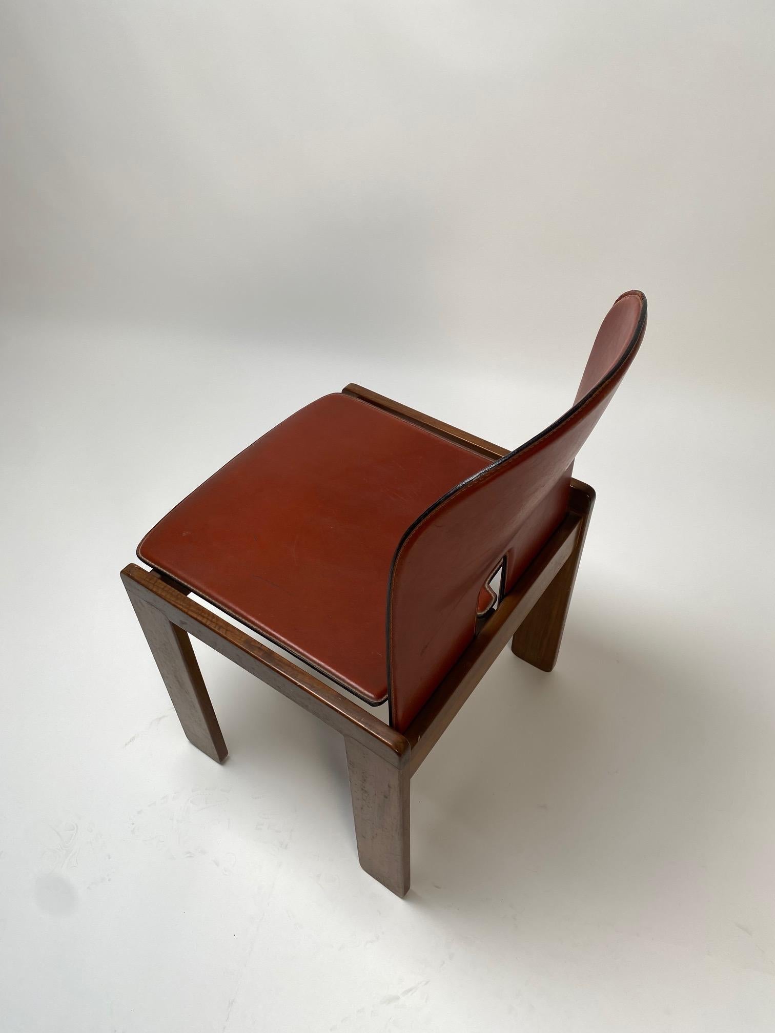 Satz von 10 Stühlen aus rotem Leder 121, Afra & Tobia Scarpa, Cassina, Italien, 1967 (Italienisch) im Angebot