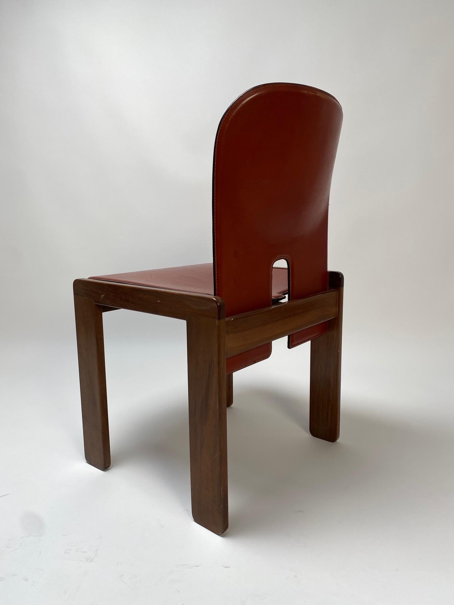 Satz von 10 Stühlen aus rotem Leder 121, Afra & Tobia Scarpa, Cassina, Italien, 1967 im Angebot 3