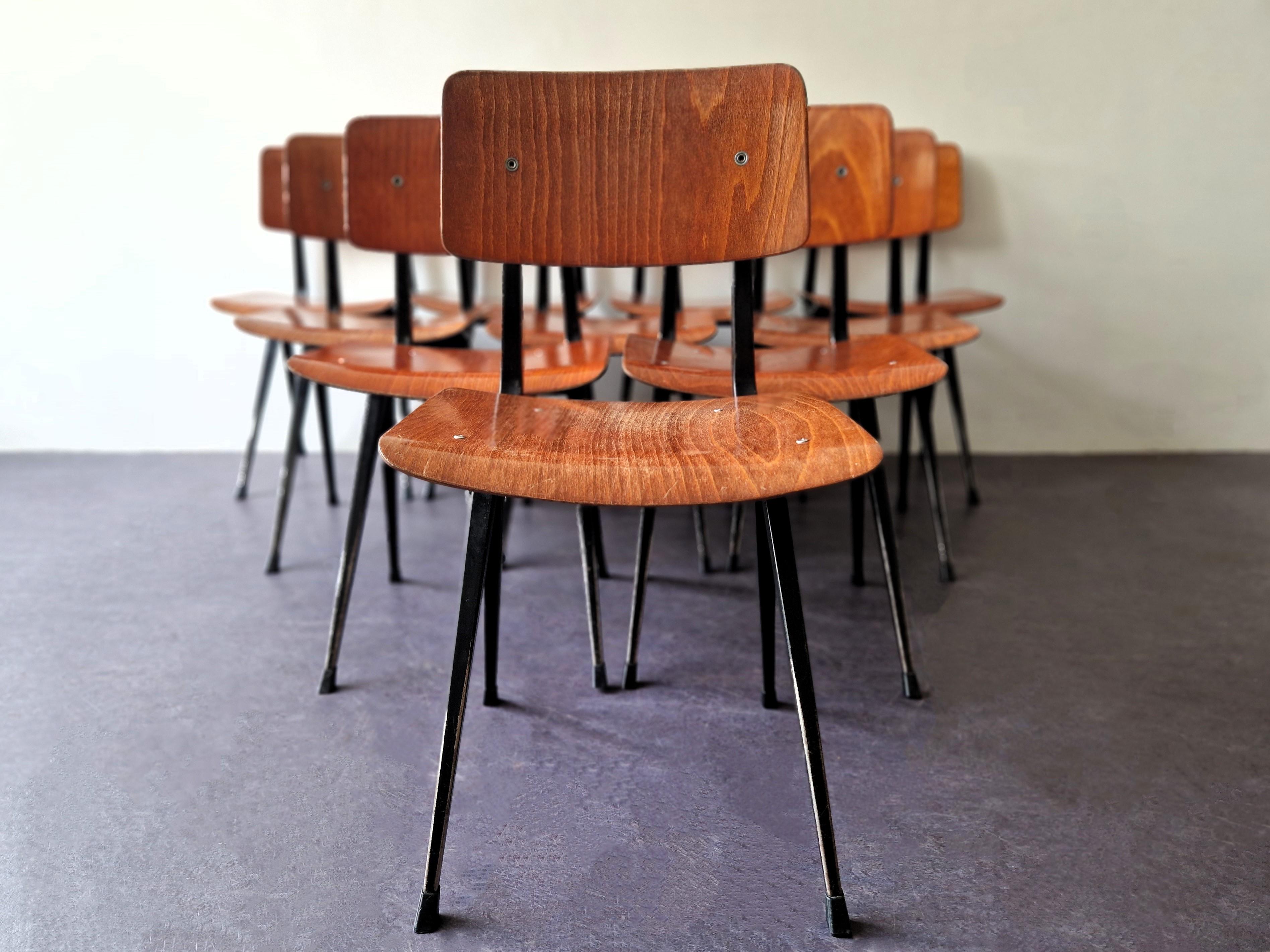 The famous 'Result' chair was designed by Friso Kramer for Ahrend de Cirkel in the 1950's. This model was very common to be seen in larger amounts at schools, canteens and office spaces. We have 10 of these chairs with a black frame available, they