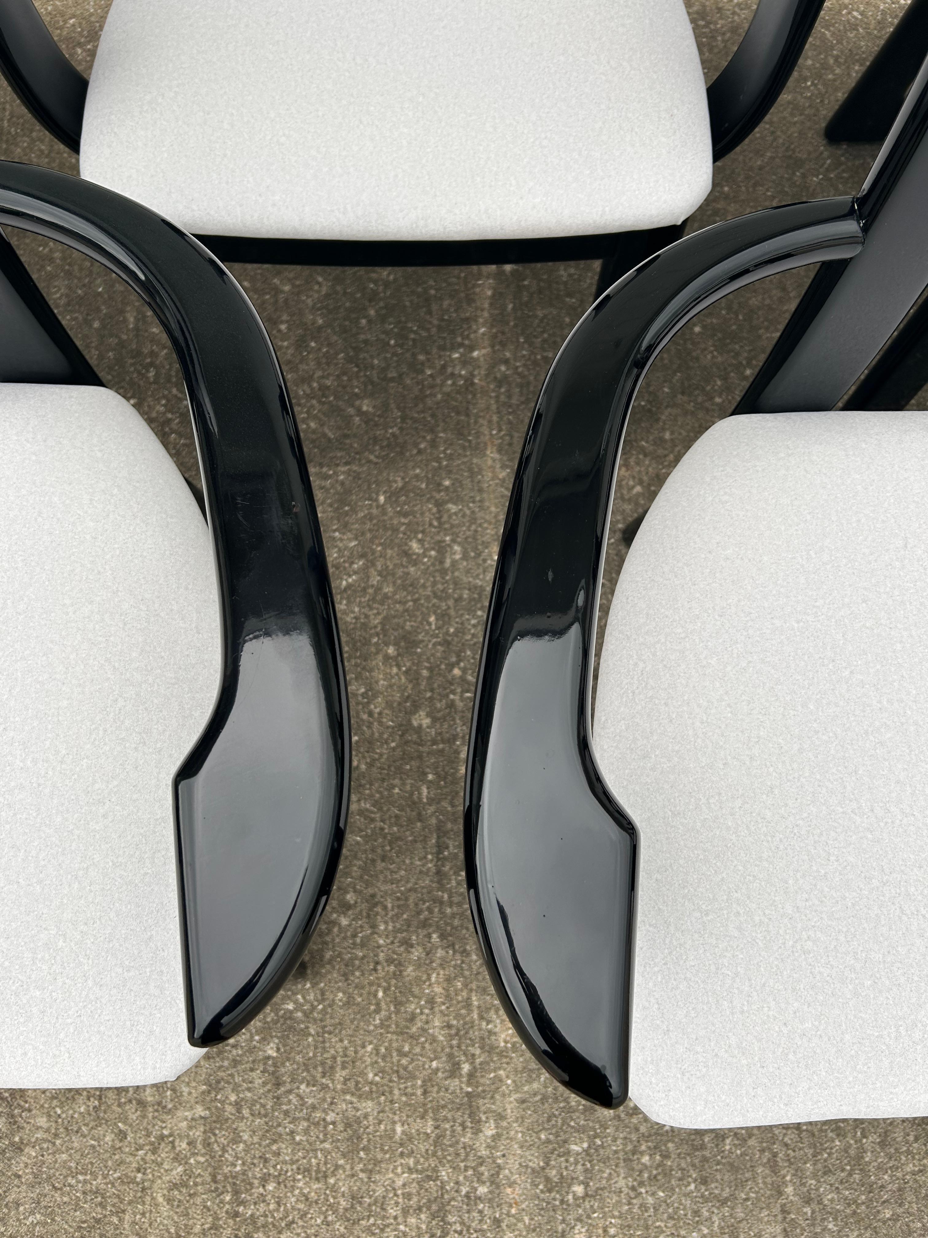 Ensemble de 10 fauteuils de salle à manger italiens d'Avant Garde, retapissés Bon état - En vente à Medina, OH
