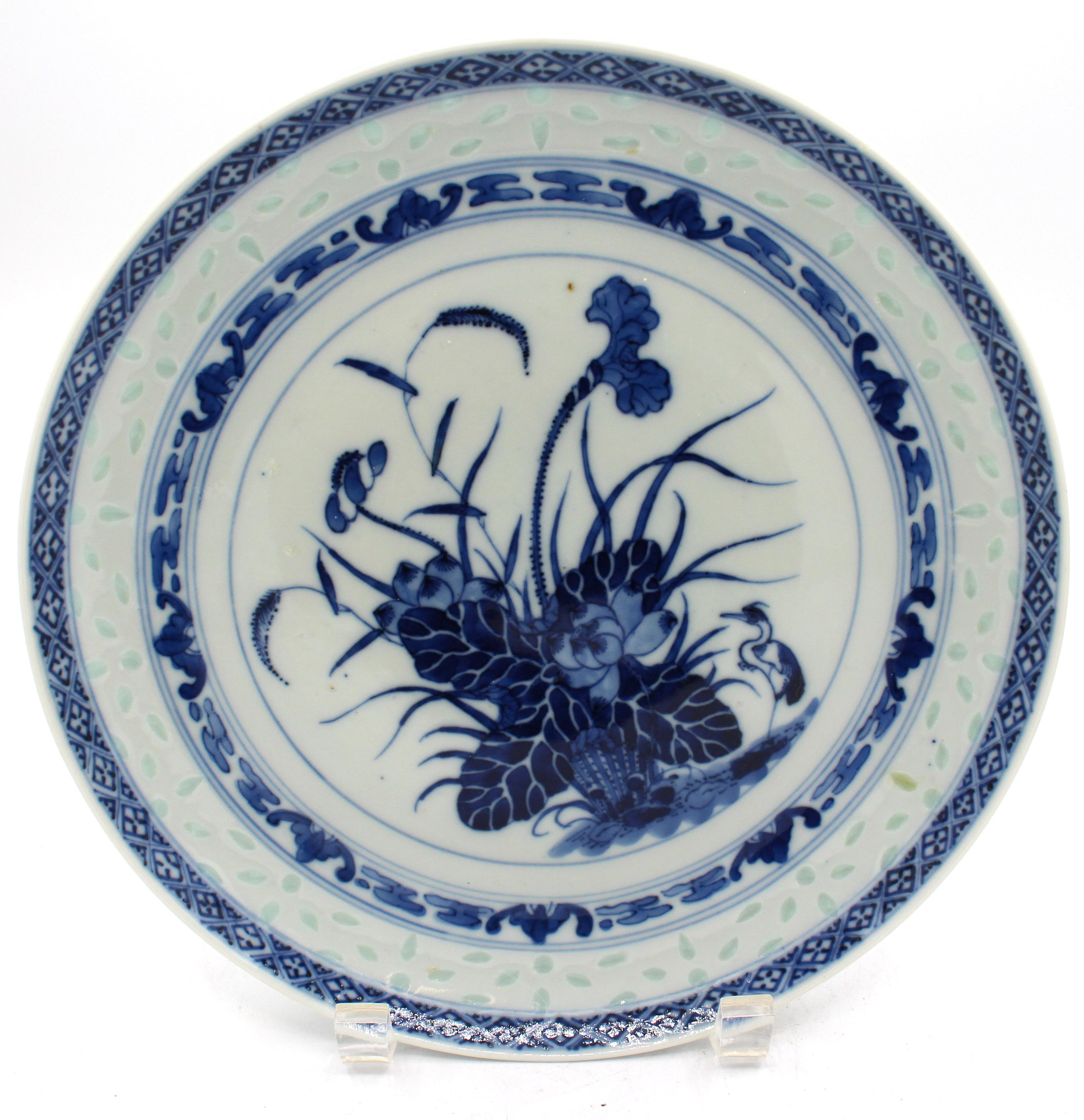 Set of 10 Rice Ware Dinner Plates, Chinese export, circa 1900-1925 In Good Condition In Chapel Hill, NC
