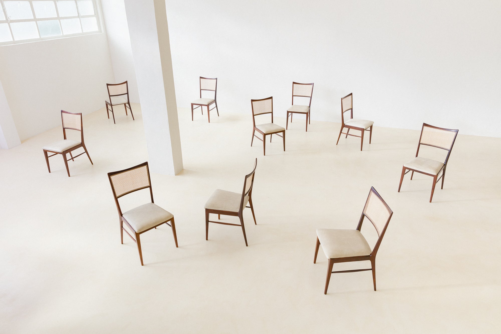 Set composed of ten chairs produced in the 1950s, with authorship still in research by our team. In the market flow, many small manufacturers were inspired by the vanguard production, with Brazilian materials and the 