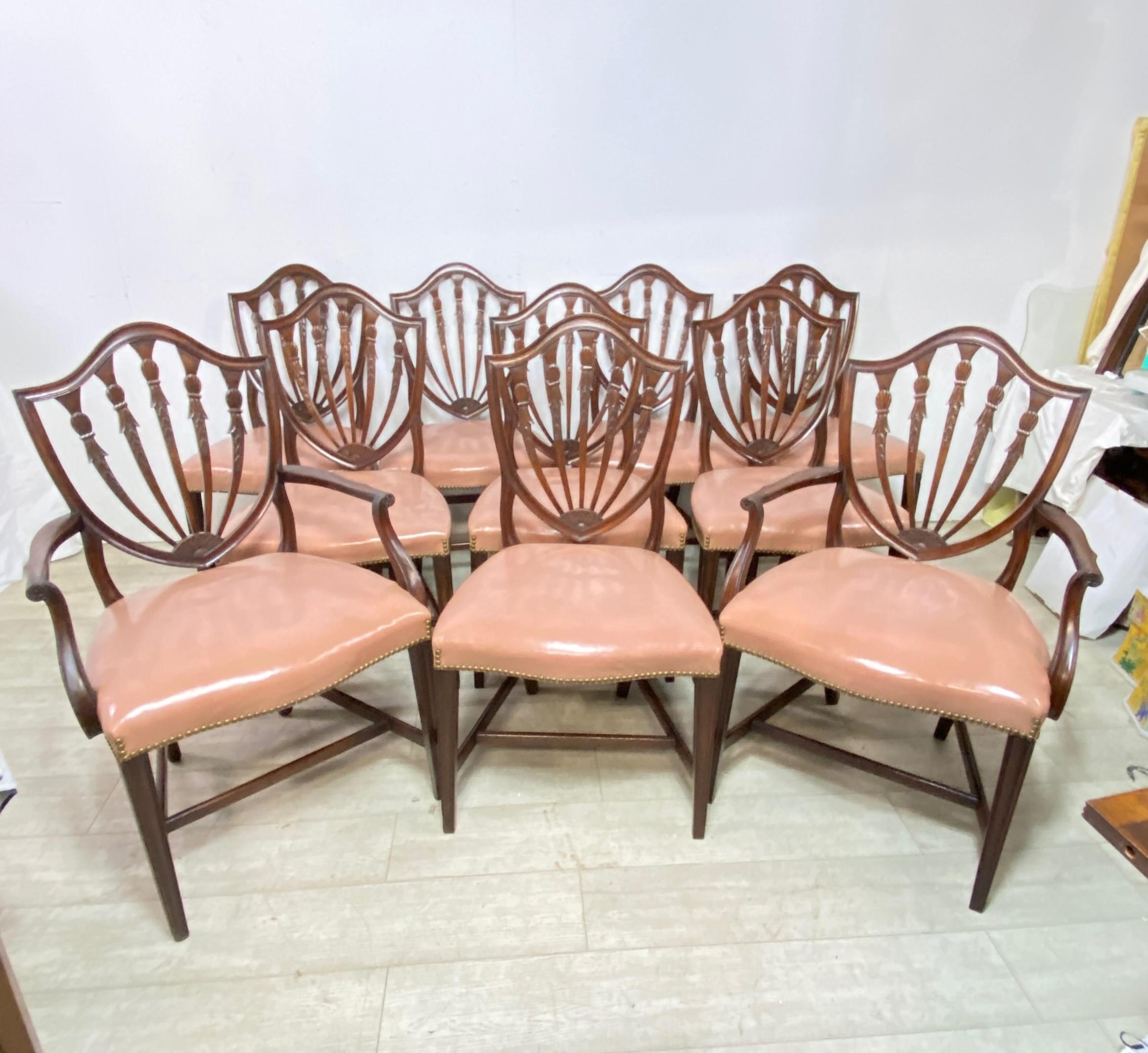 Pelle Set di 10 sedie da pranzo in mogano inglese in stile Sheridan in vendita