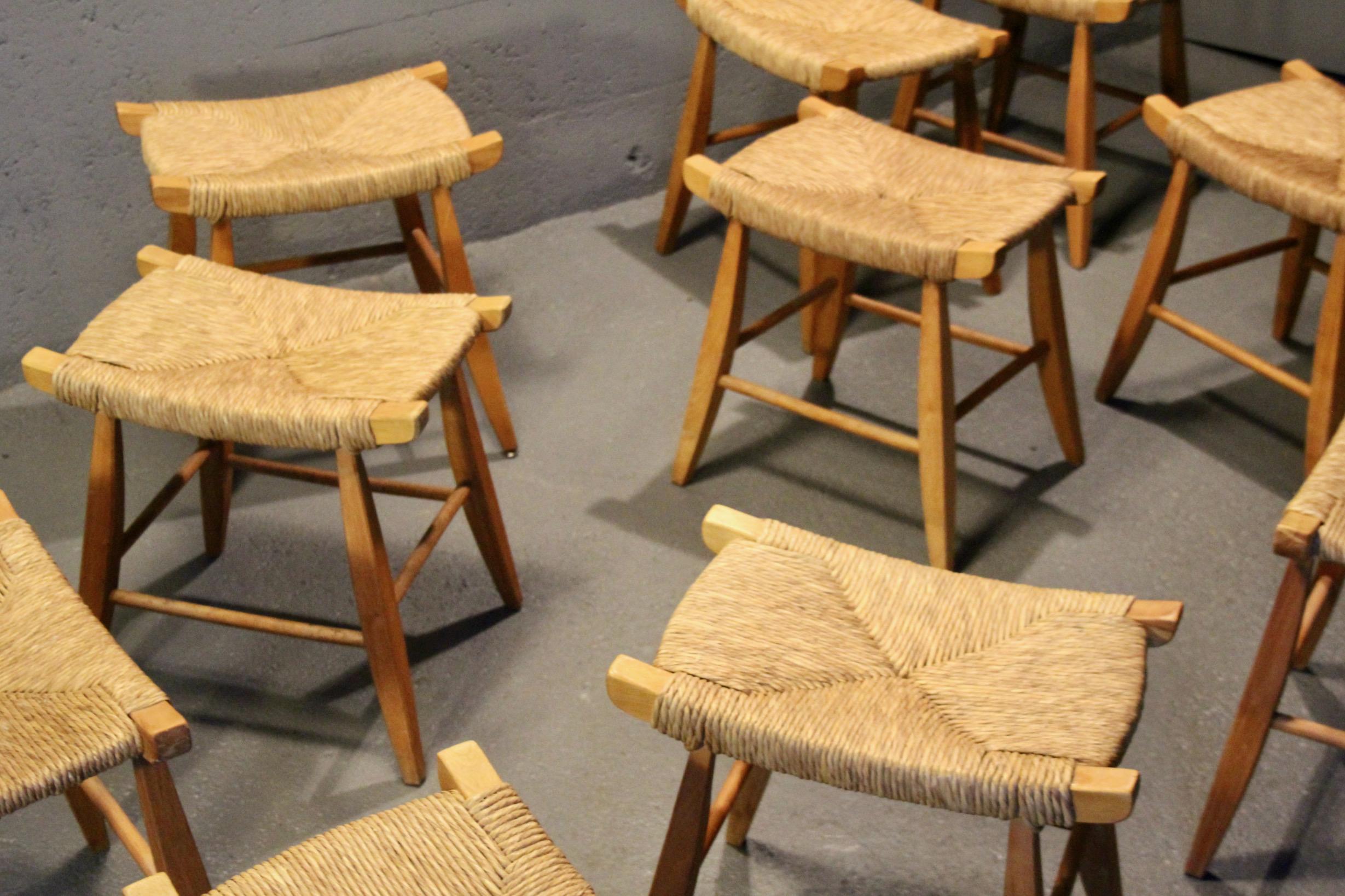 Set di 10 sgabelli francesi in paglia in vendita 7
