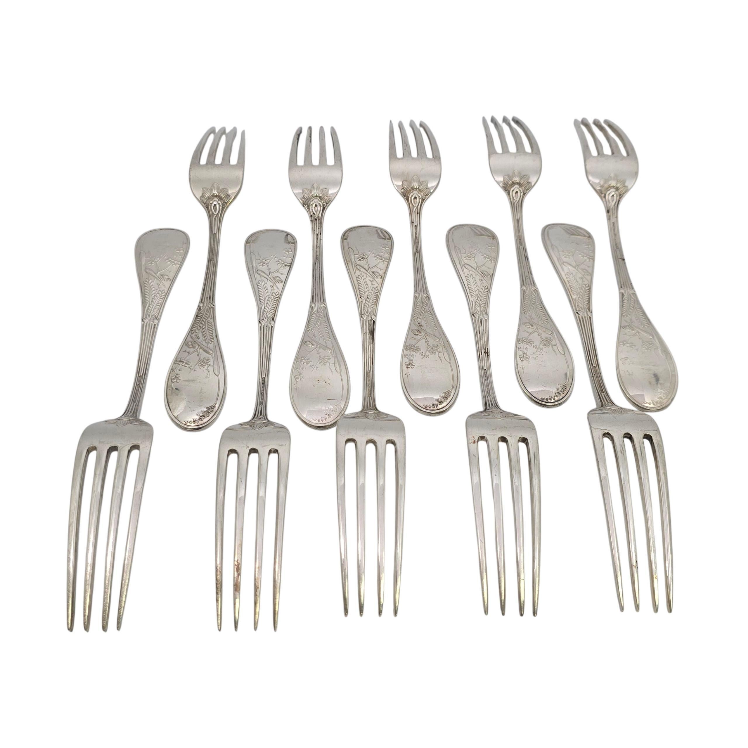 Set di 10 forchette in argento Sterling Tiffany & Co.

Disegnato da Edward C. Moore nel 1871, il motivo Audubon si ispira ai dipinti di uccelli giapponesi del XIX secolo. La scatola e l'astuccio di Tiffany & Co. non sono inclusi.

Pesa circa 926g,