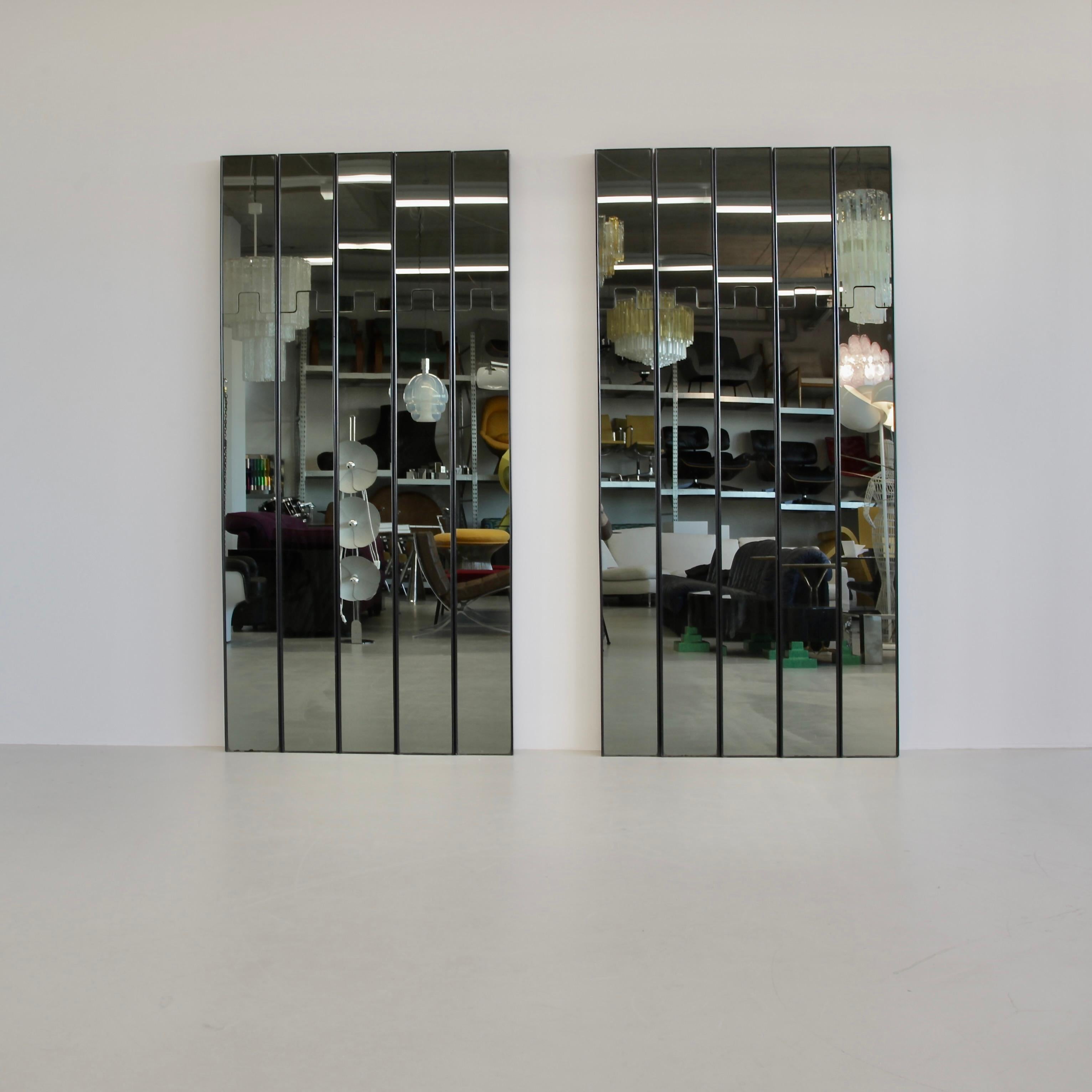 Modular mirror system (Gronda), designed by Bertoncini (they won a Red Dot award in 1972) under the artistic direction of Joe COLOMBO. Wall mirrors, all of which have a coat rack, through using a movable recess. Brackets for hanging the mirrors are