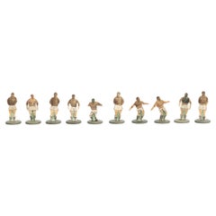 Ensemble de 10 figurines de football traditionnelles anciennes à boutons, datant d'environ 1950