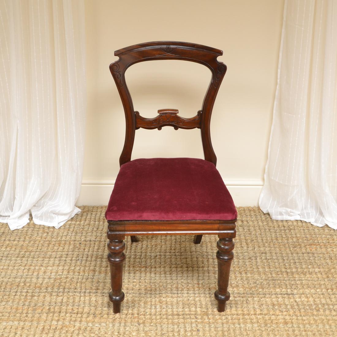 Set of 10 Victorian antique mahogany dining chairs
This quality set of 10 Victorian antique mahogany dining chairs, are stamped by the renowned cabinet makers J Reilly and date from ca. 1870. They each have fine carved shaped backs, splayed back