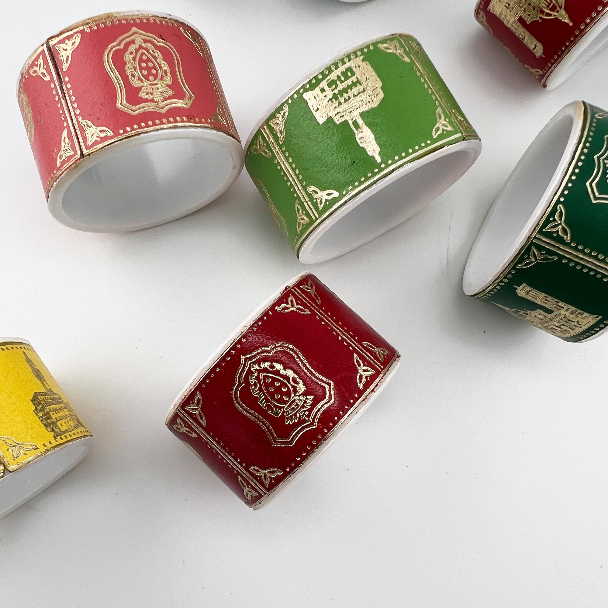 Set de 10 servilleteros de vitola de cuero repujado multicolor siglo XX en venta
