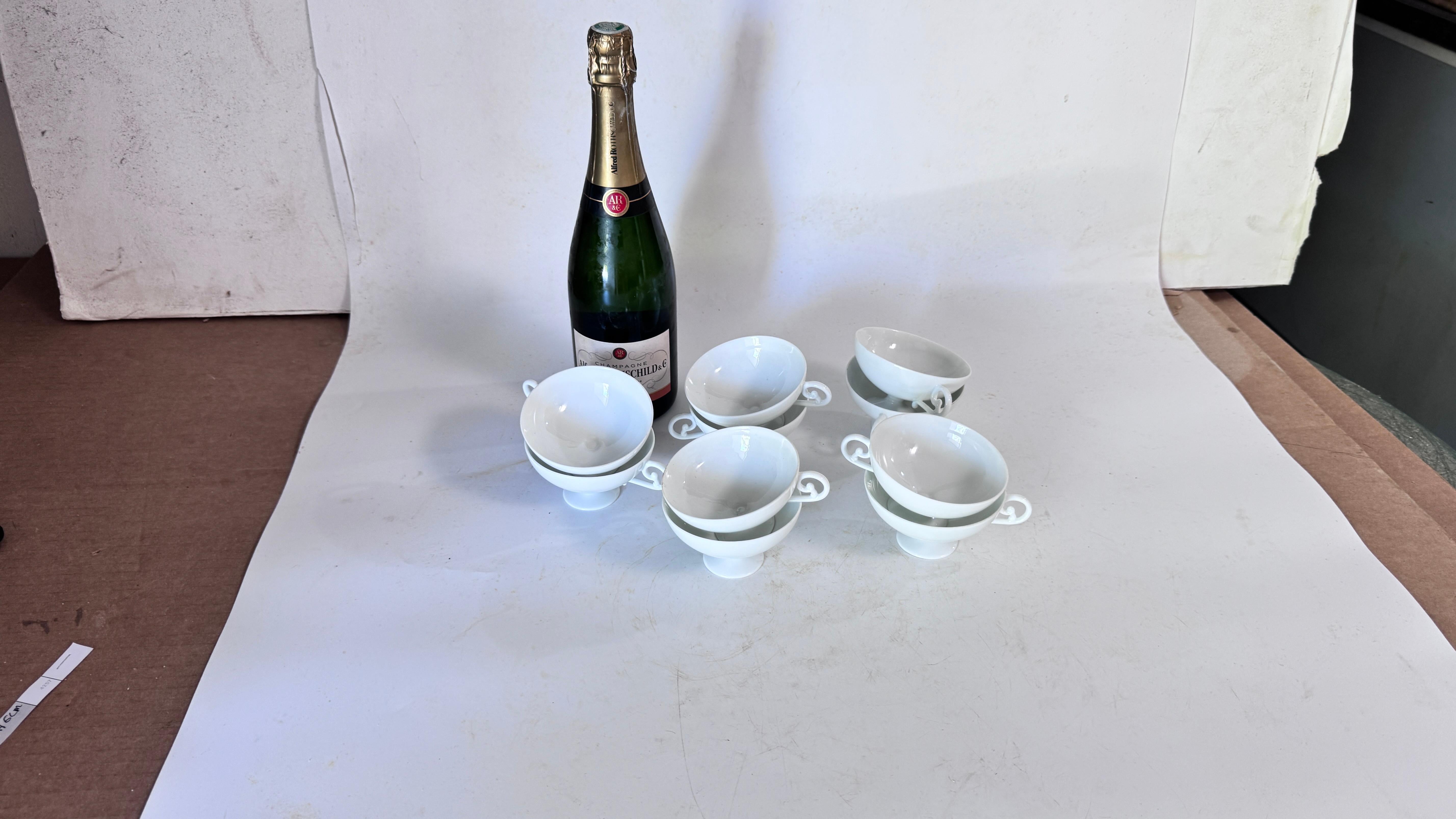 Set of 10 Vintage Limoges Porcelain Coffee Cups – Signed Limoges France – White Glazed Elegant Design

Description:
This is a refined set of 10 vintage porcelain coffee cups, signed 