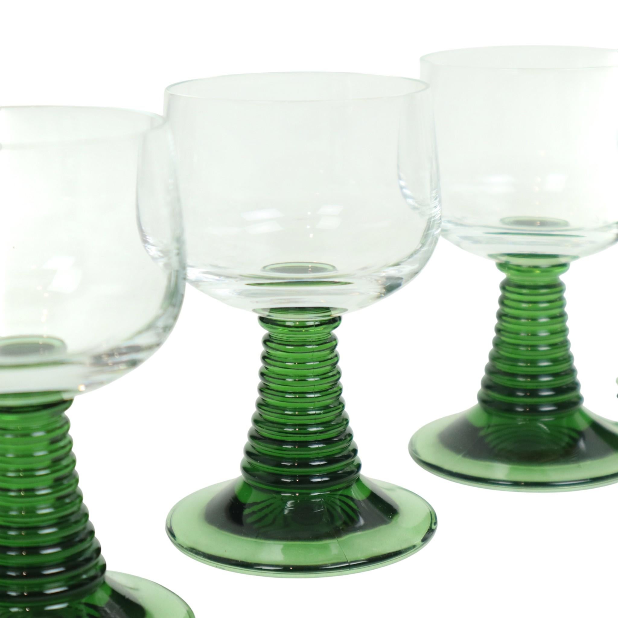Satz von 10 Vintage Roemer Weingläser Grün gerippt Fuß im Angebot 5