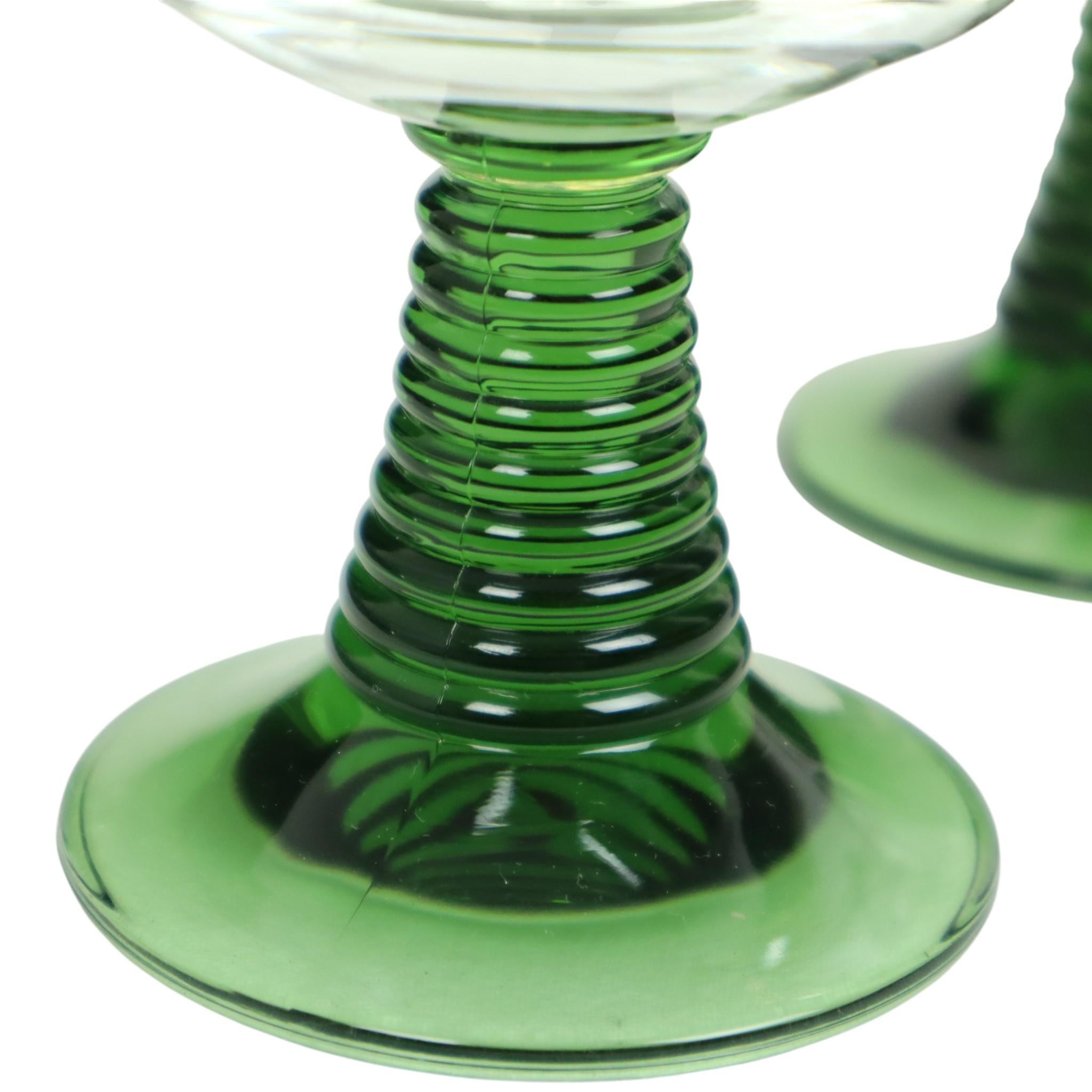 Satz von 10 Vintage Roemer Weingläser Grün gerippt Fuß im Angebot 6