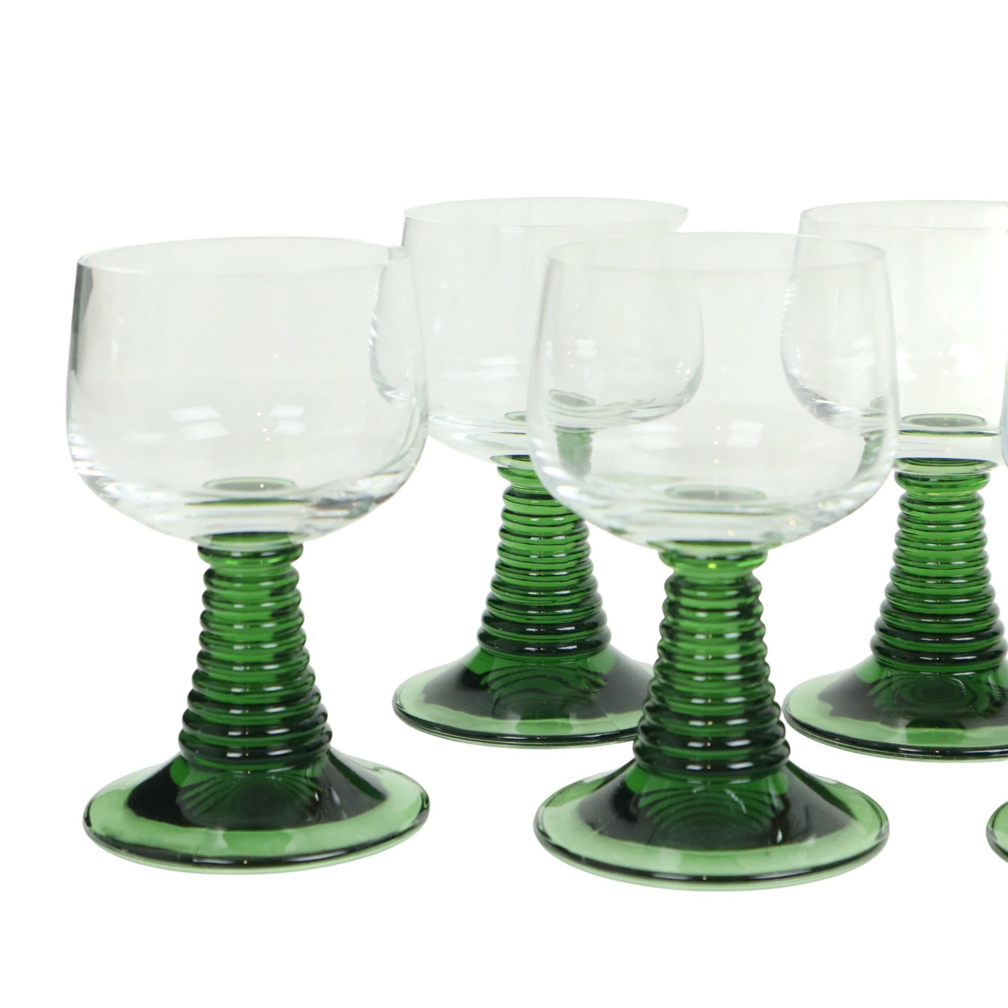 Satz von 10 Vintage Roemer Weingläser Grün gerippt Fuß (Französisch) im Angebot