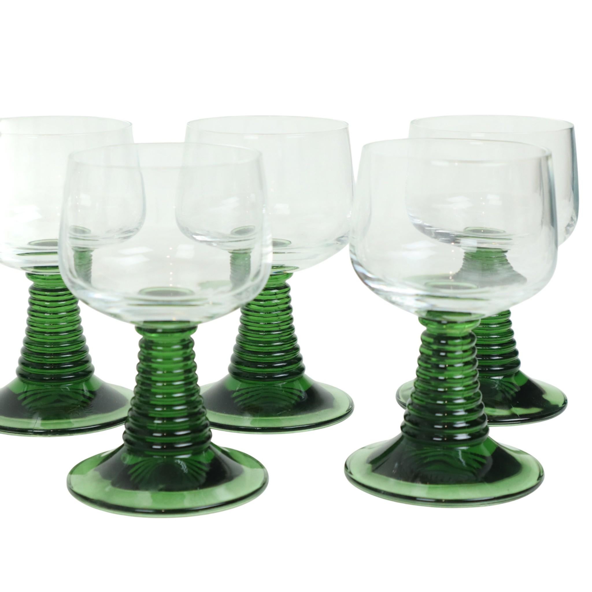 Satz von 10 Vintage Roemer Weingläser Grün gerippt Fuß (Ende des 20. Jahrhunderts) im Angebot