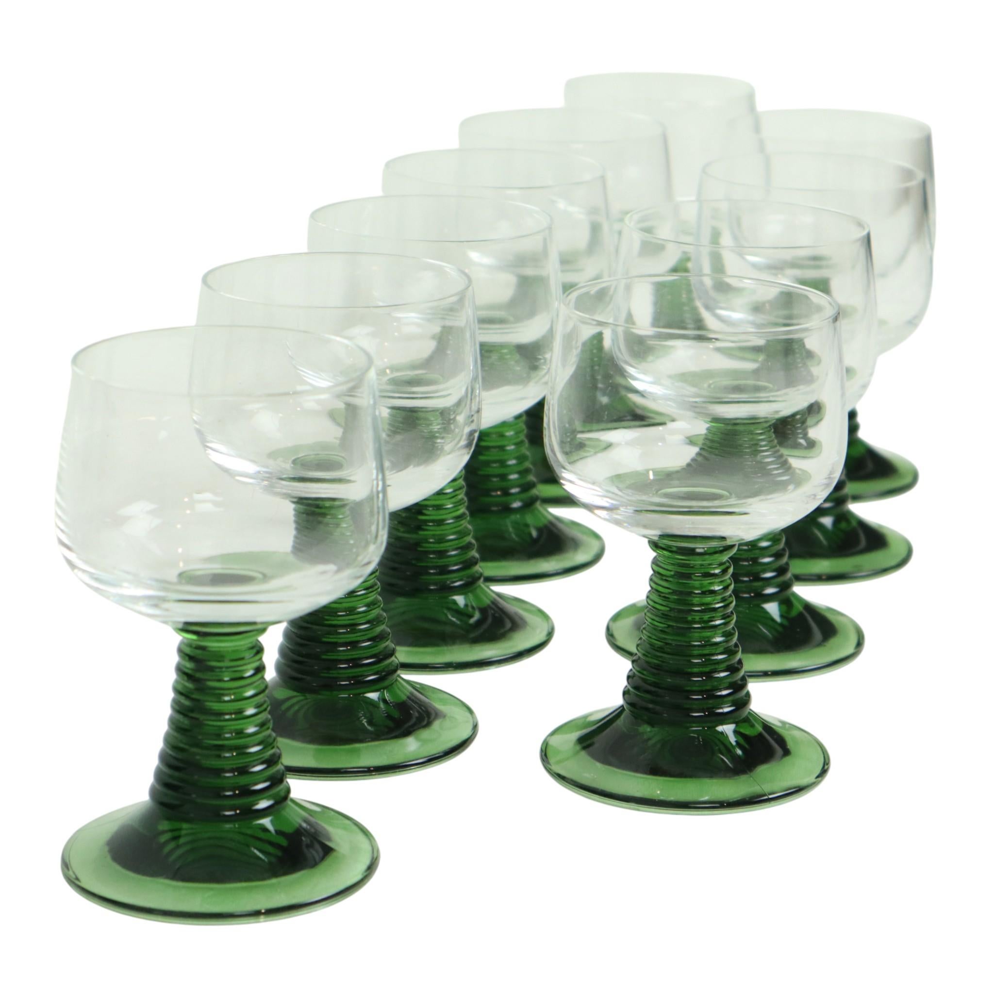 Satz von 10 Vintage Roemer Weingläser Grün gerippt Fuß im Angebot 2
