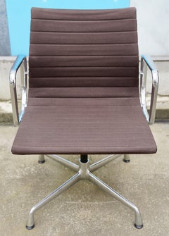 Set of 10 Vitra Aluminium Chairs EA 107 by Charles & Ray Eames Hopsak Brown
