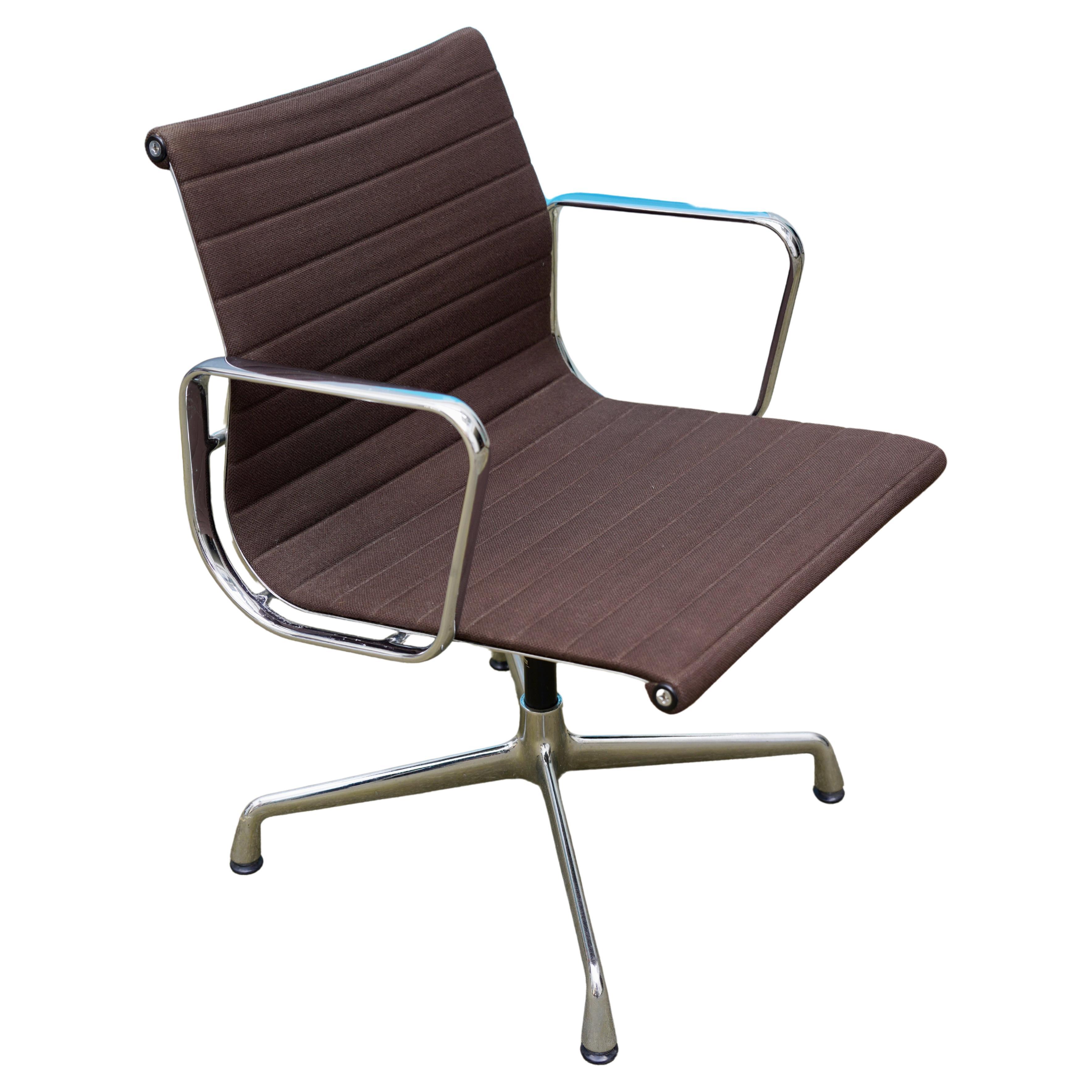 Set of 10 Vitra Aluminium Chairs EA 107 by Charles & Ray Eames Hopsak Brown