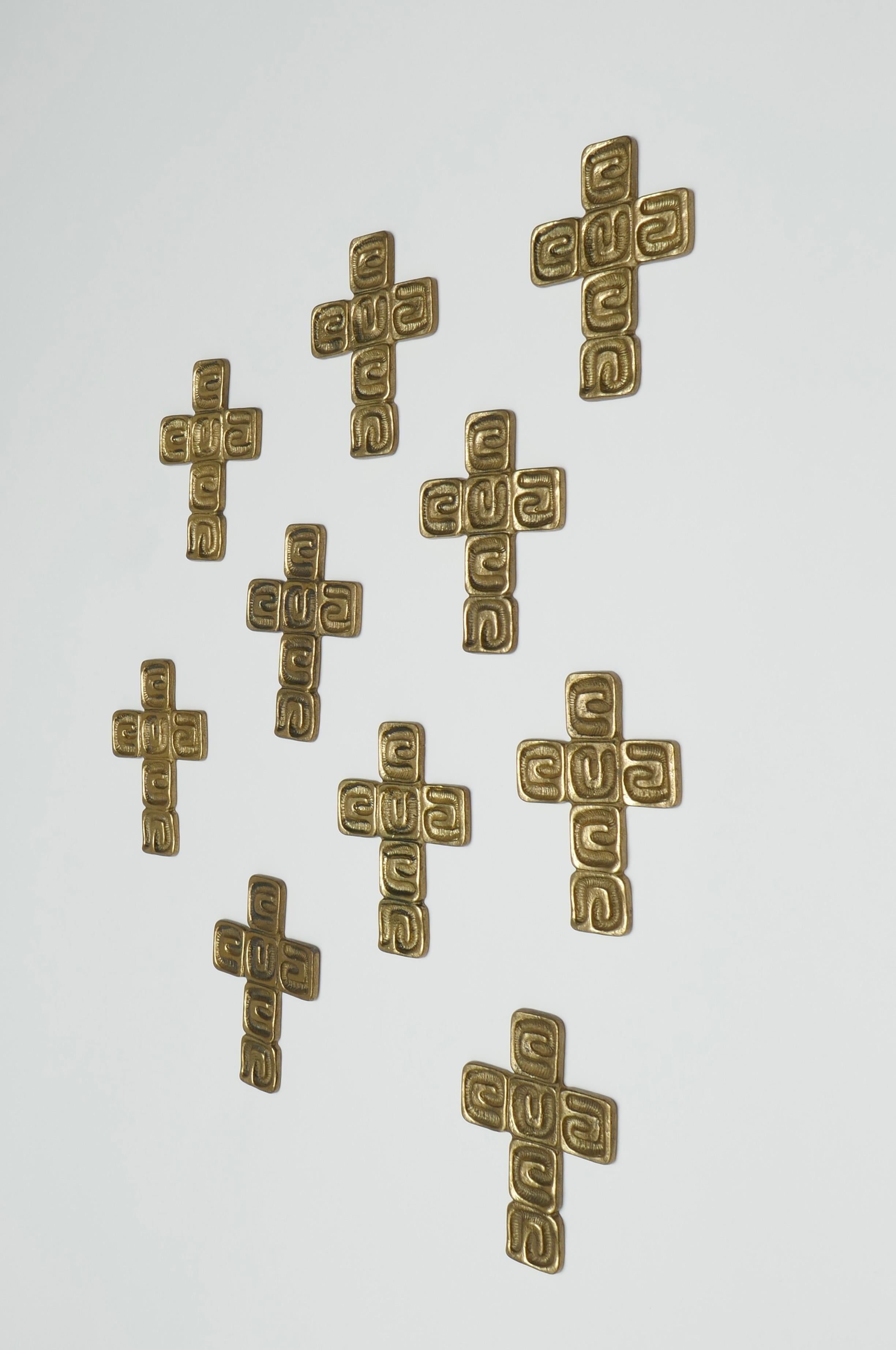 Brutalist Set of 10 wall Brass Sculptures by  Luciano Frigerio , Italy, 1970s For Sale