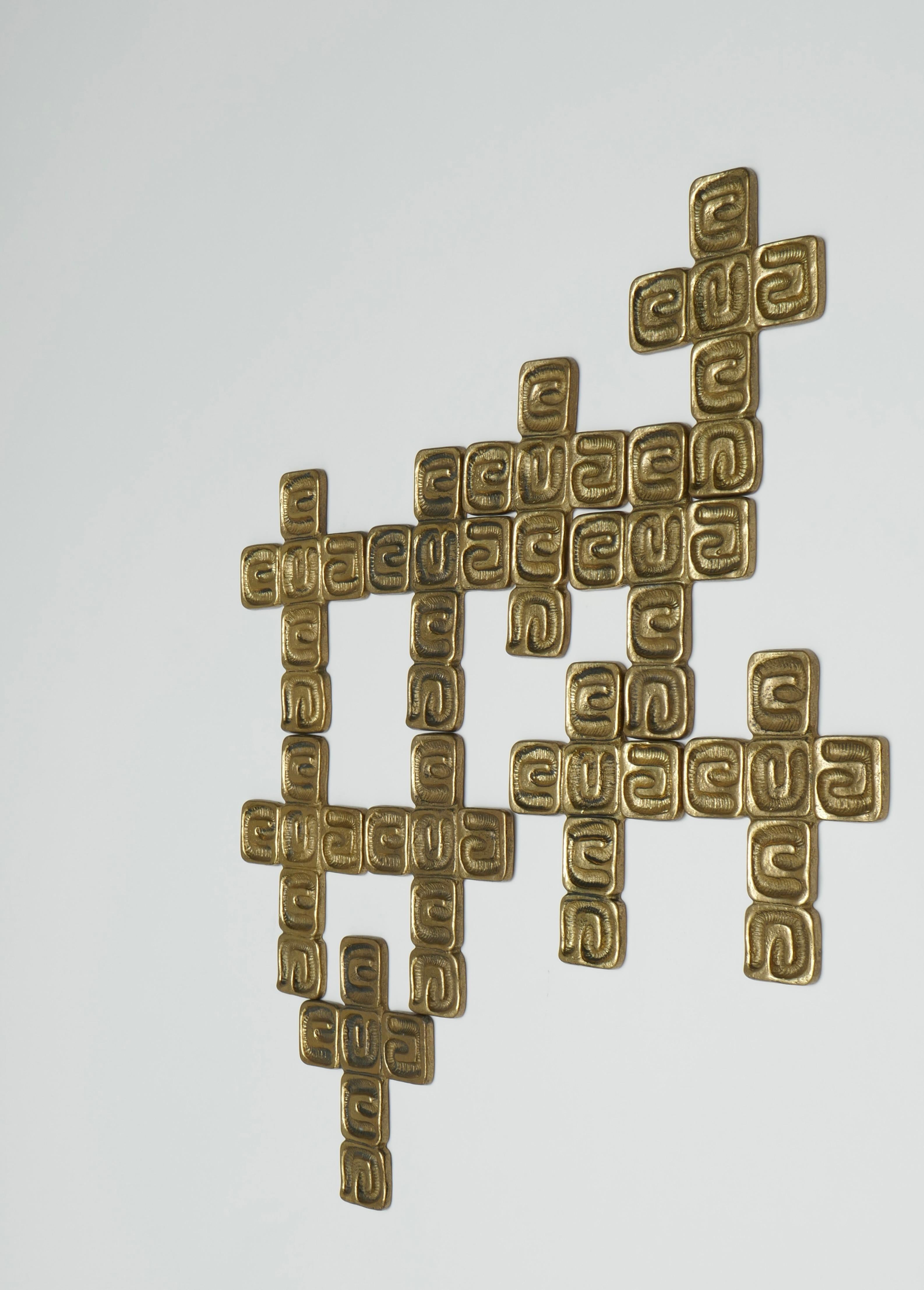 Set of 10 wall Brass Sculptures by  Luciano Frigerio , Italy, 1970s In Good Condition For Sale In London, GB