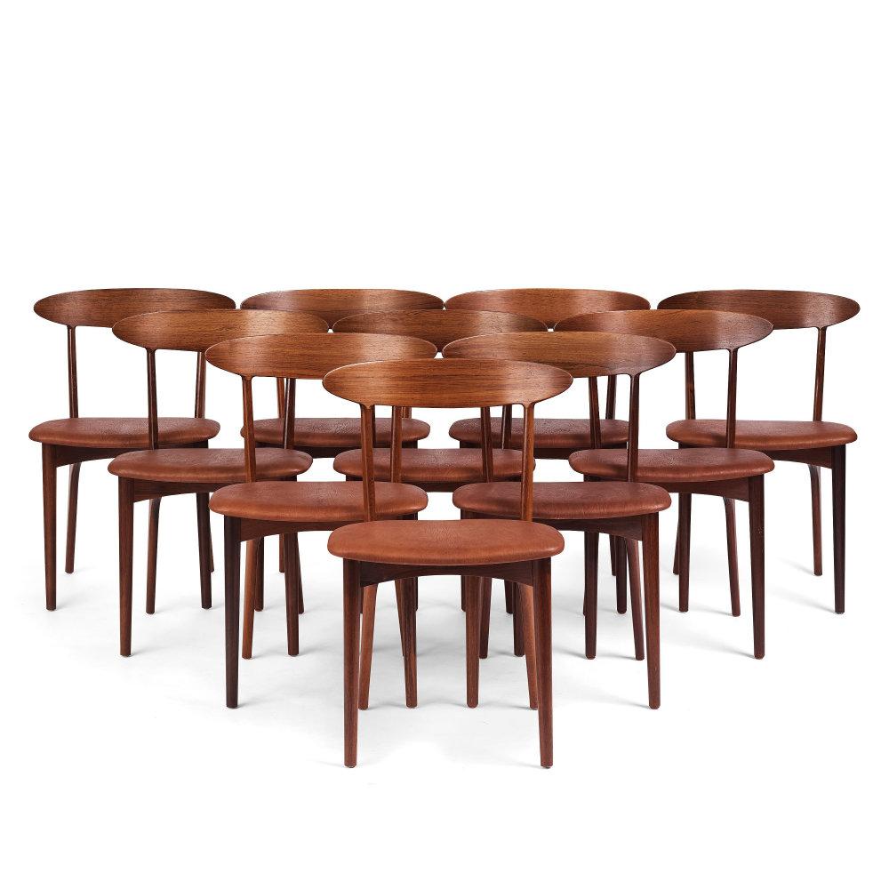 Ensemble de 10 chaises de salle à manger Skagen ( modèle 27 ) par Kurt Østervig. 
Les chaises Skagen se distinguent par leurs belles lignes épurées qui se courbent harmonieusement pour former des formes élégantes. Il s'agit d'une chaise légère qui a