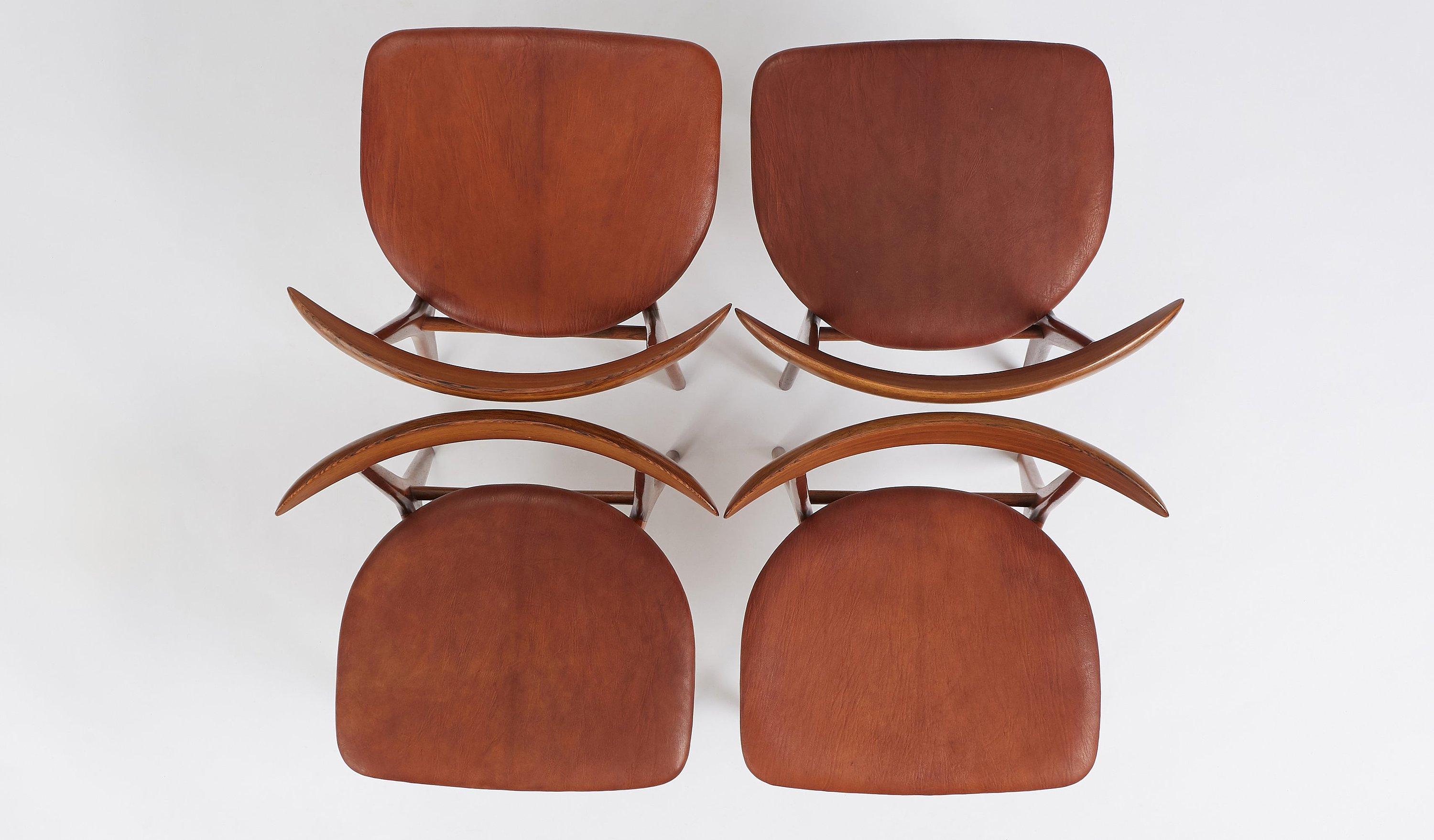 Milieu du XXe siècle Ensemble de 10 chaises de salle à manger en bois de rose et cuir nigré patiné, par Kurt Østervig en vente
