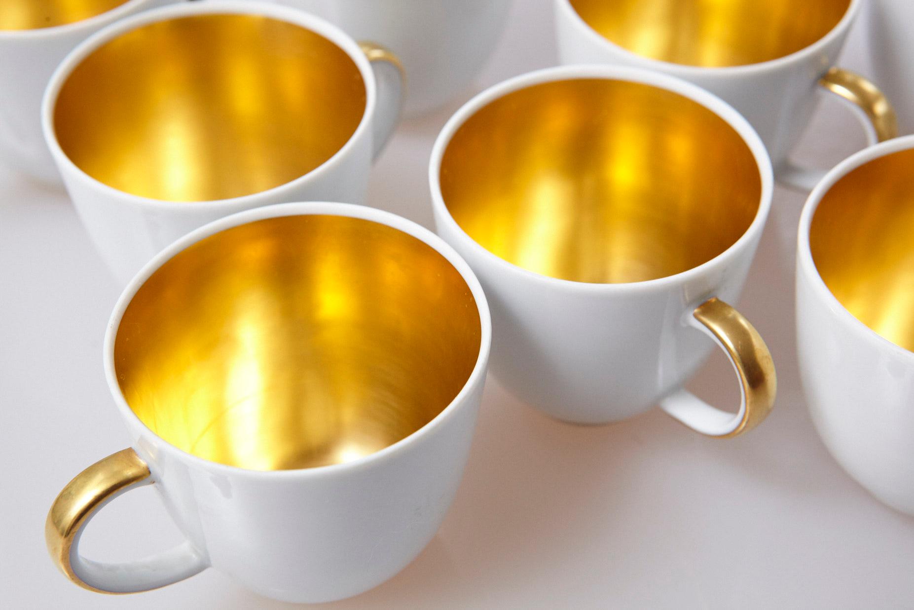 Set of 10 White and Gold Fürstenberg Porcelain Demitasse Cups & Saucers, Germany In Good Condition In Pau, FR