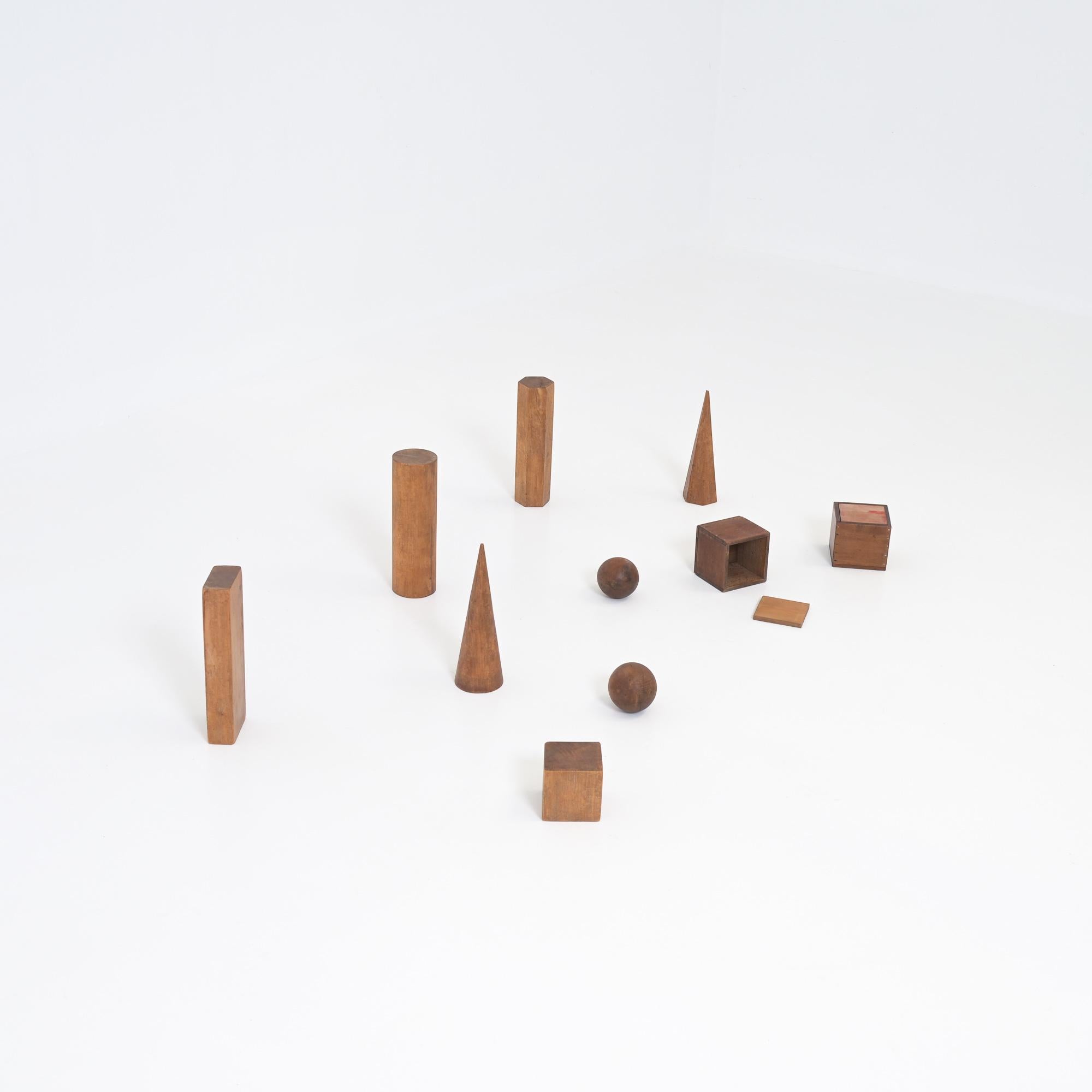 Belga Set di 10 modelli geometrici in legno in vendita