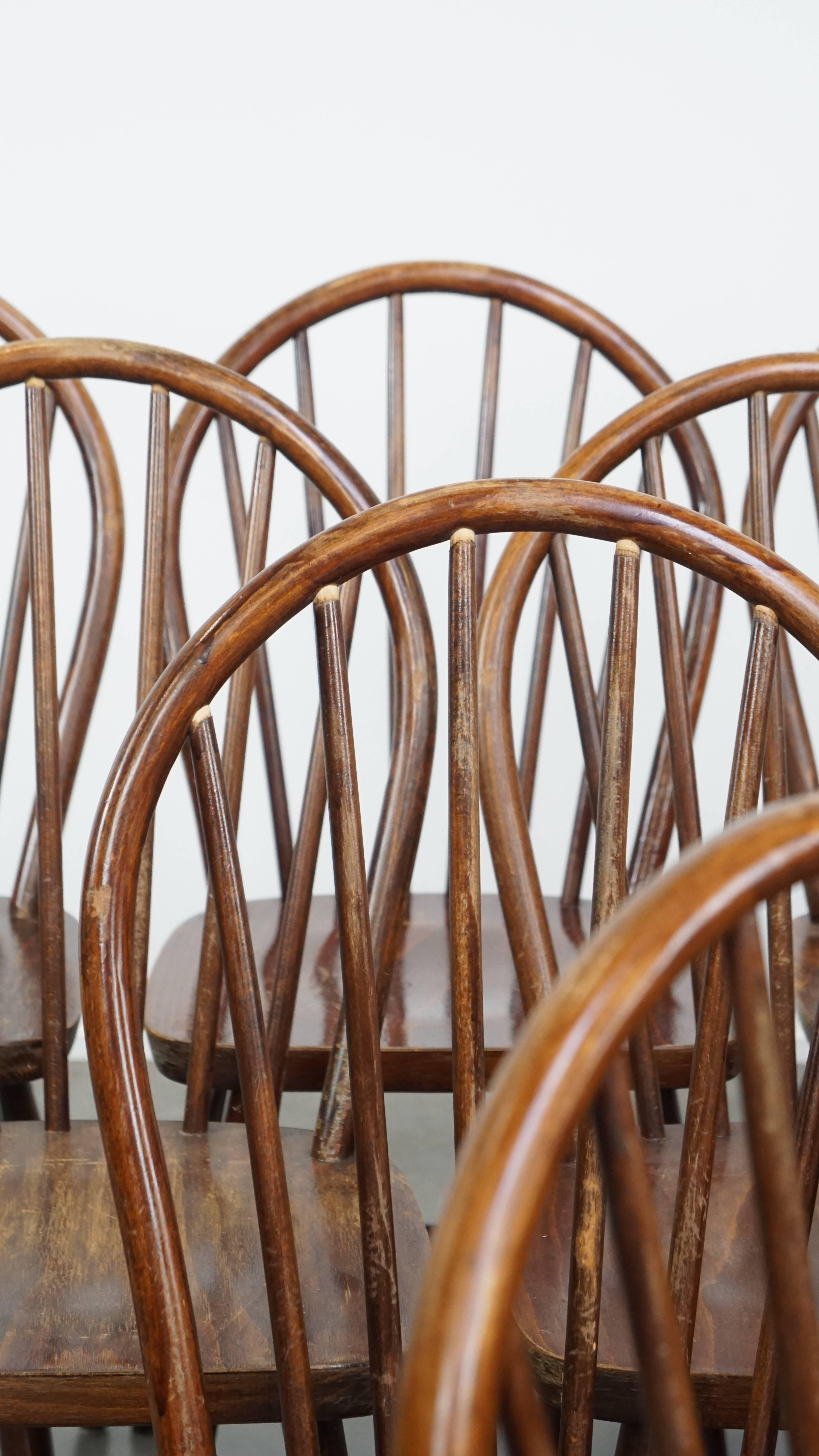 Set di 10 sedie da bar Windsor in legno degli anni '70 in stile inglese in vendita 5