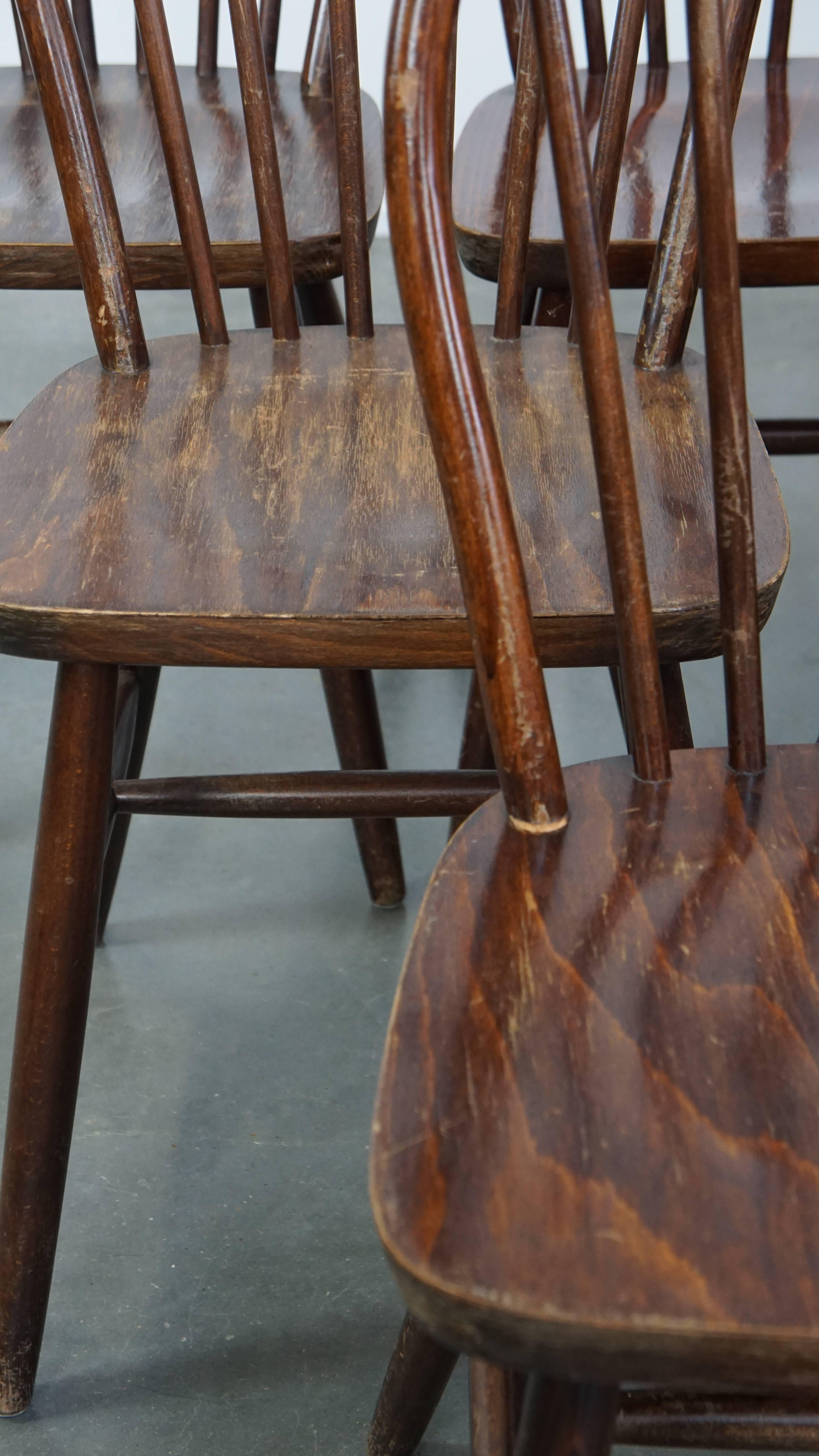 Set di 10 sedie da bar Windsor in legno degli anni '70 in stile inglese in vendita 6
