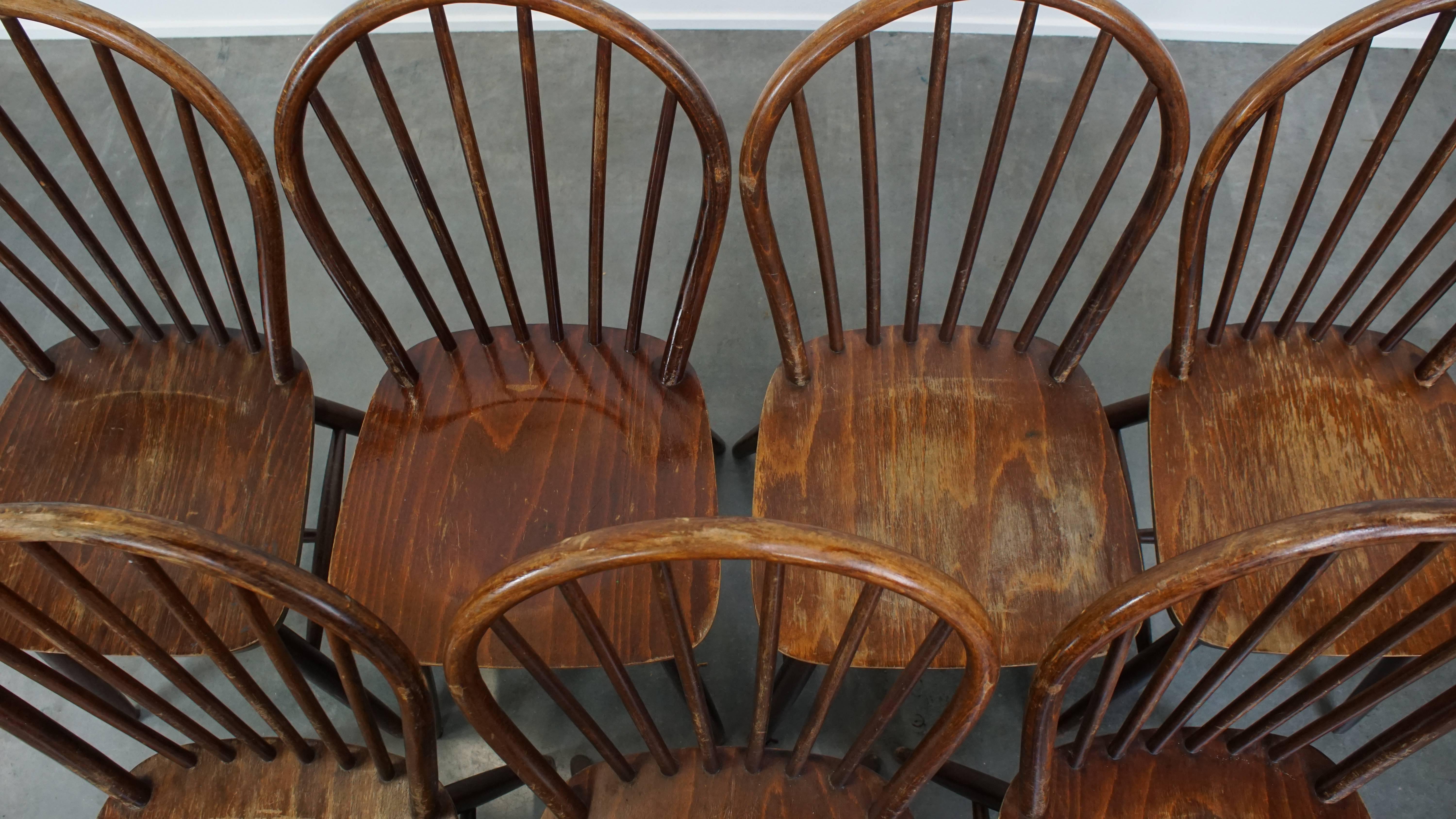 Legno Set di 10 sedie da bar Windsor in legno degli anni '70 in stile inglese in vendita