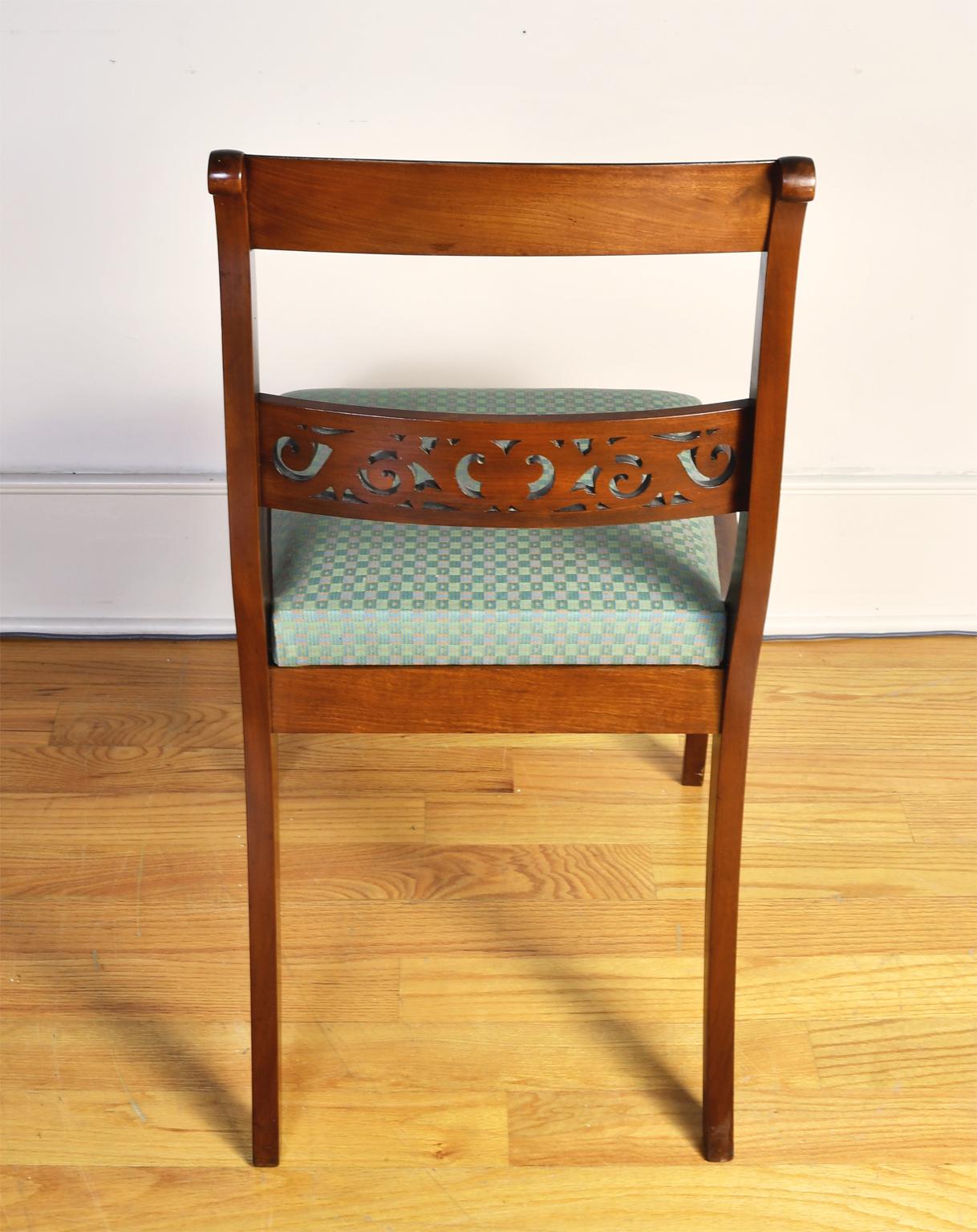 Set of 11 Antique Dining Chairs with 9 Sides & 2 Arms in West Indies Mahogany For Sale 7