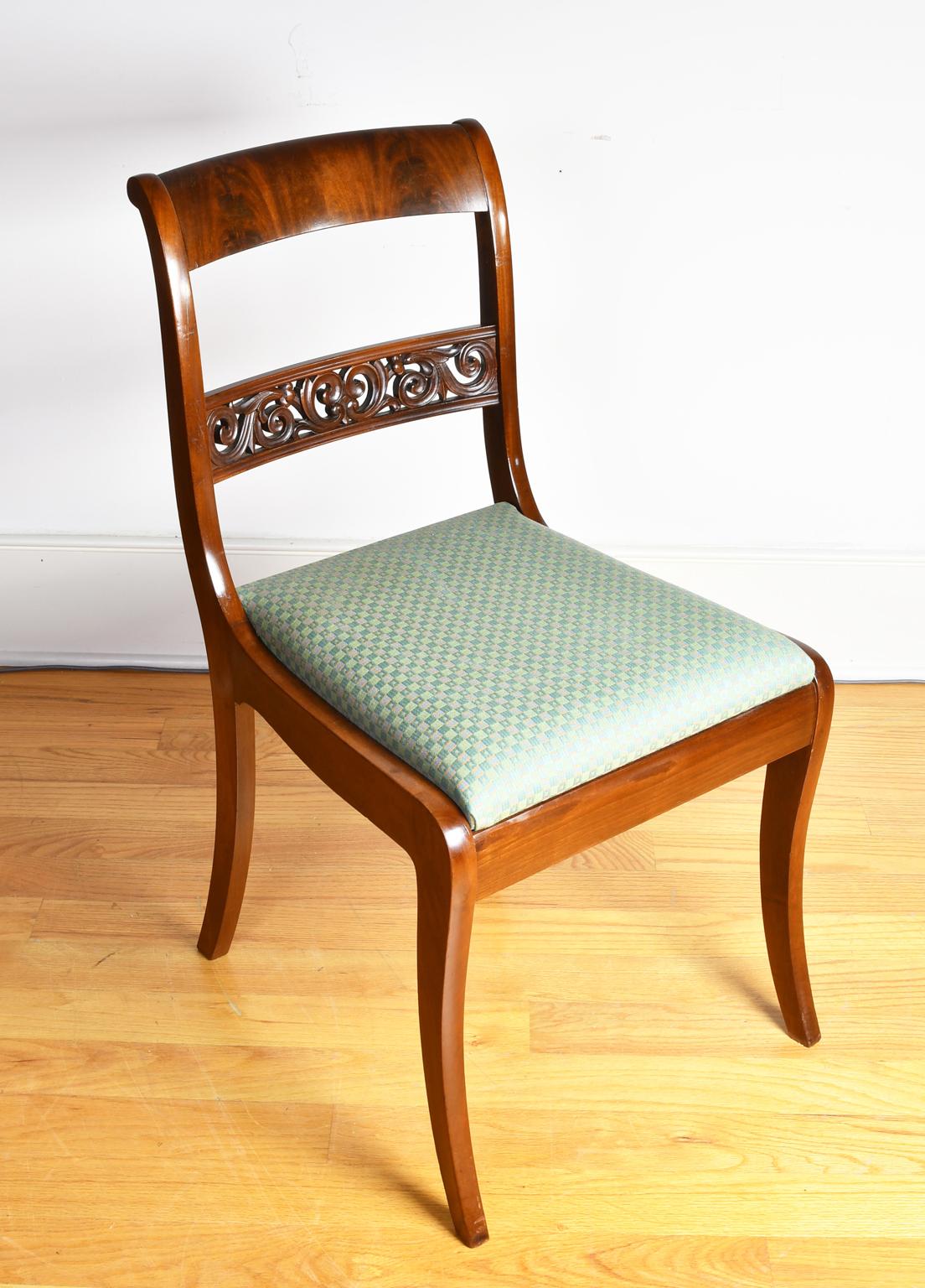 Set of 11 Antique Dining Chairs with 9 Sides & 2 Arms in West Indies Mahogany For Sale 10