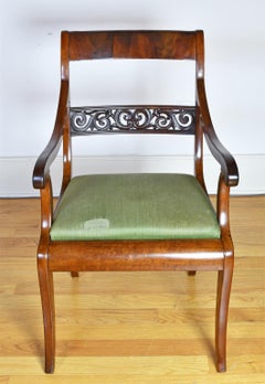 Satz von 11 antiken Esszimmerstühlen mit 9 Seiten und 2 Armlehnen aus Mahagoni aus Westindischem Mahagoni