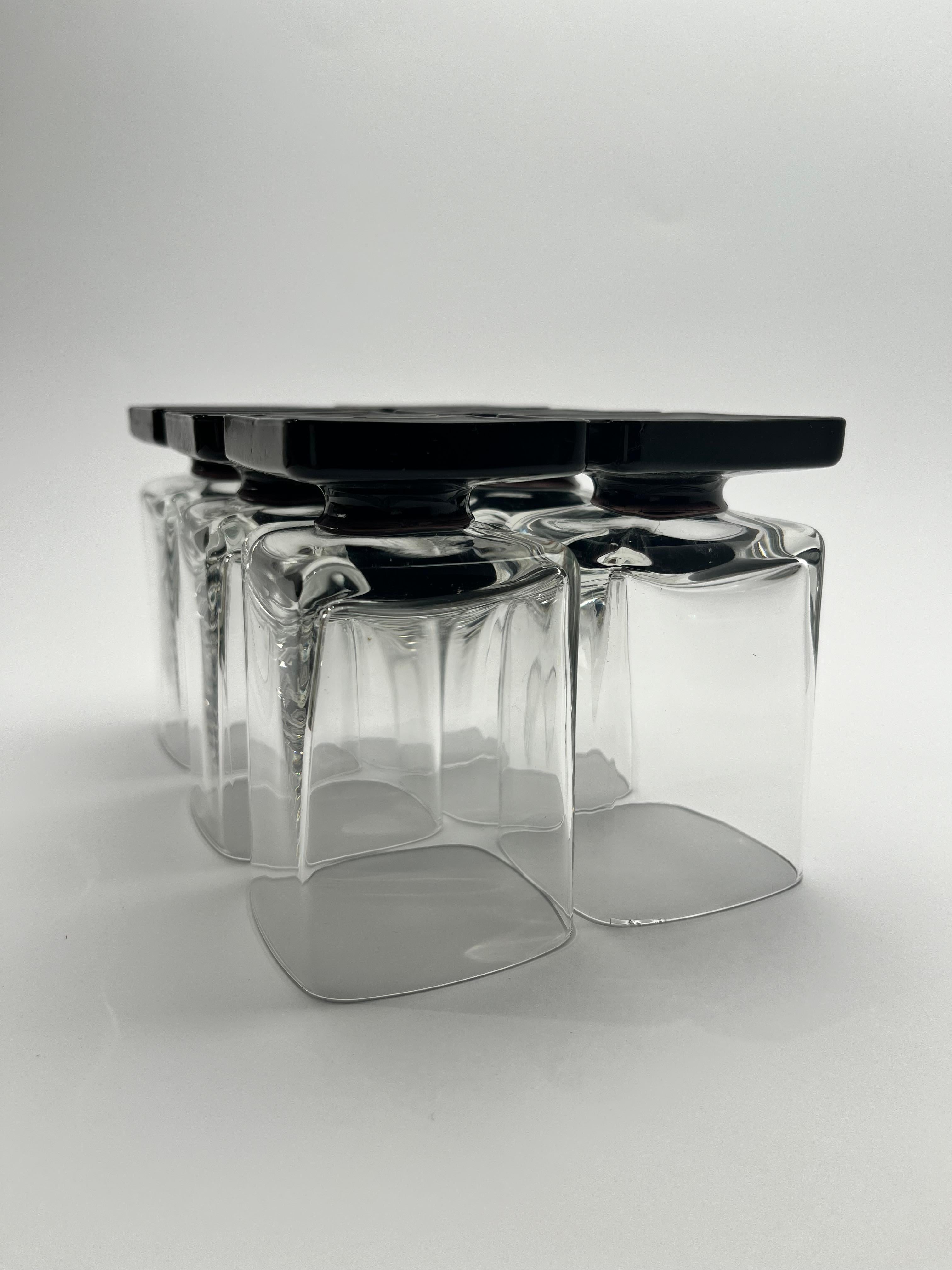 Set di 11 bicchieri da cocktail con piede quadrato in vetro nero anni '70 In condizioni ottime in vendita a Ljubljana, SI