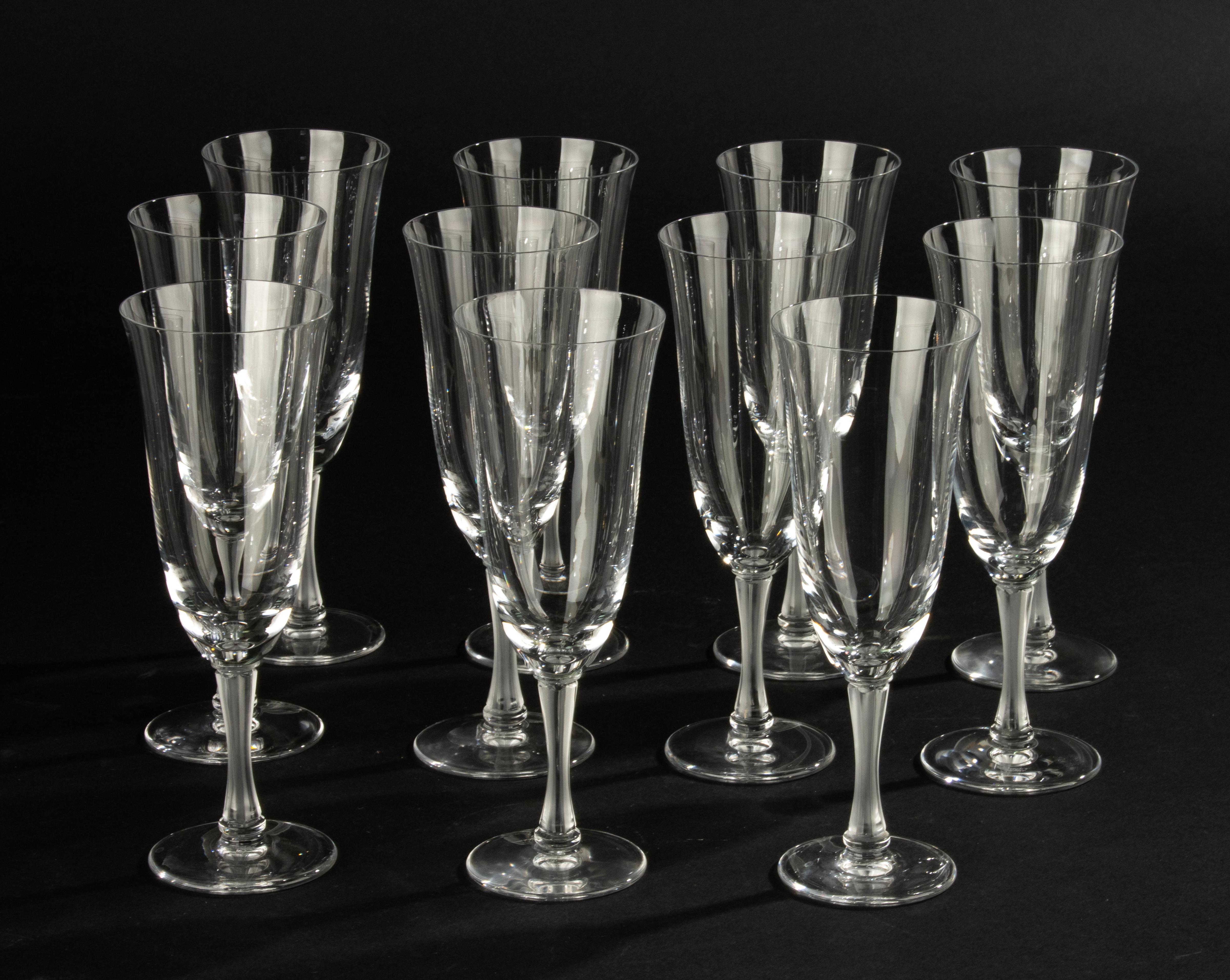 Set di 11 bicchieri da champagne in cristallo - Lalique Francia - Modello Barsac in vendita 1
