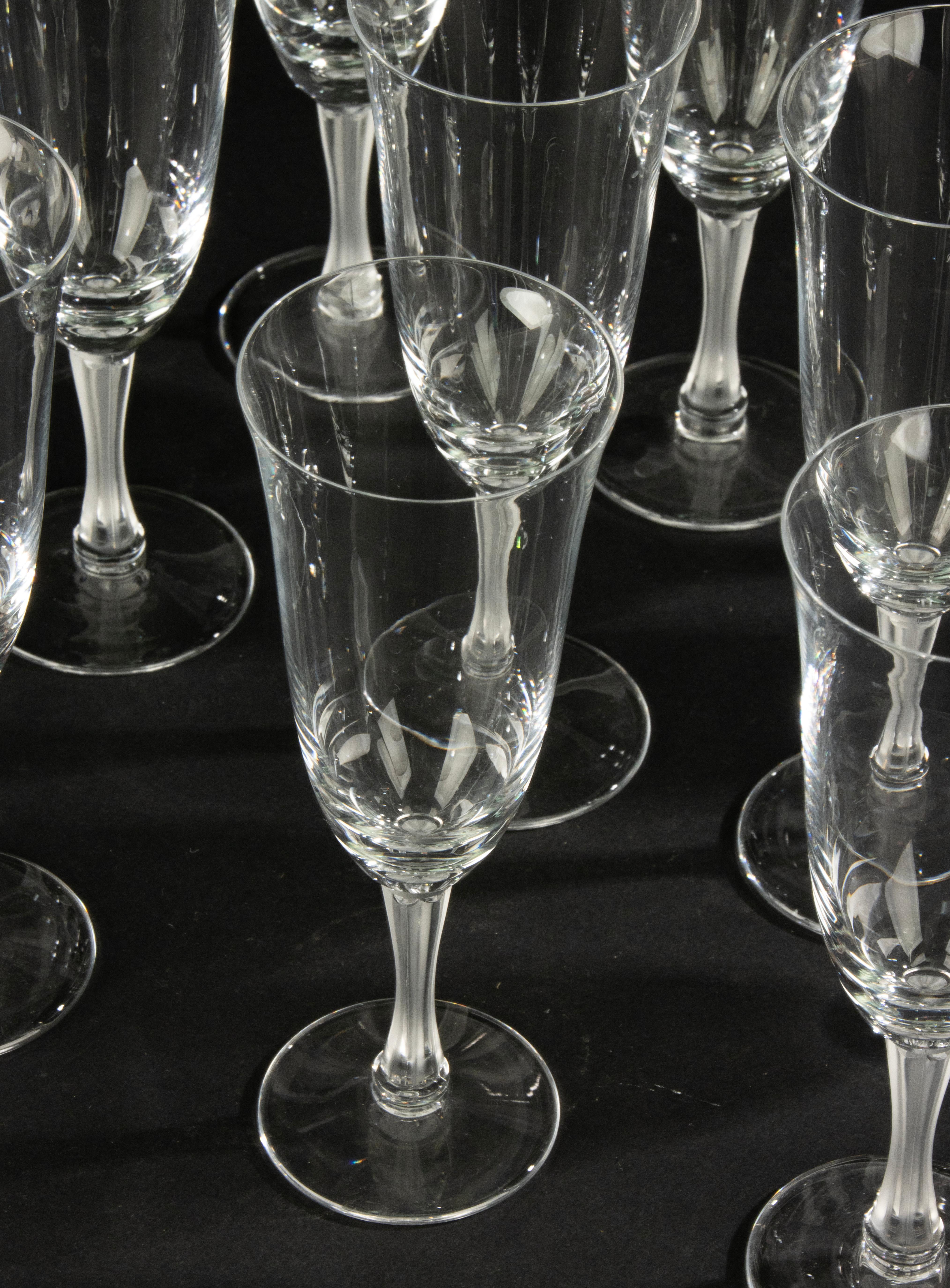Set di 11 bicchieri da champagne in cristallo - Lalique Francia - Modello Barsac in vendita 4