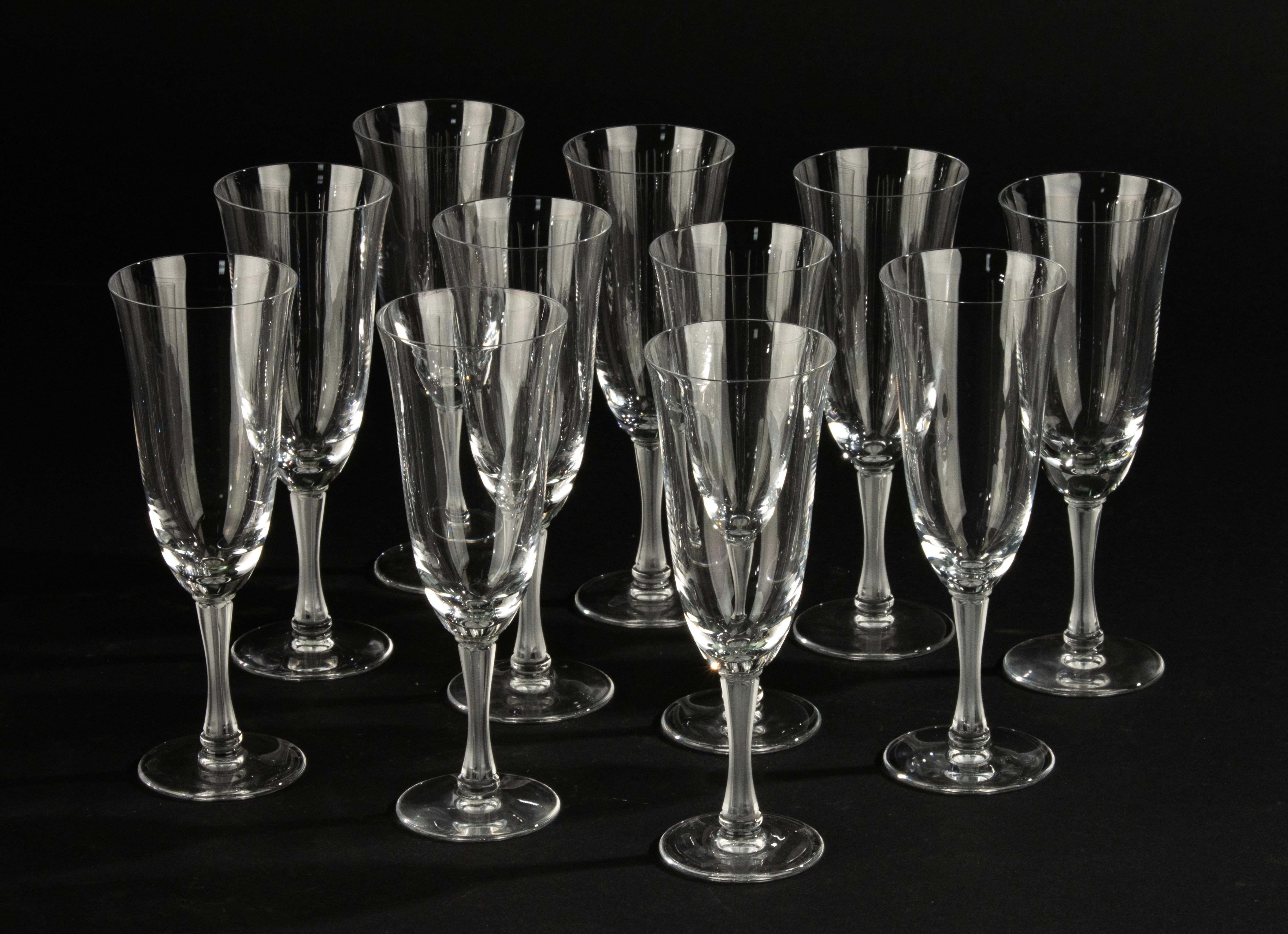 Moderno Set di 11 bicchieri da champagne in cristallo - Lalique Francia - Modello Barsac in vendita