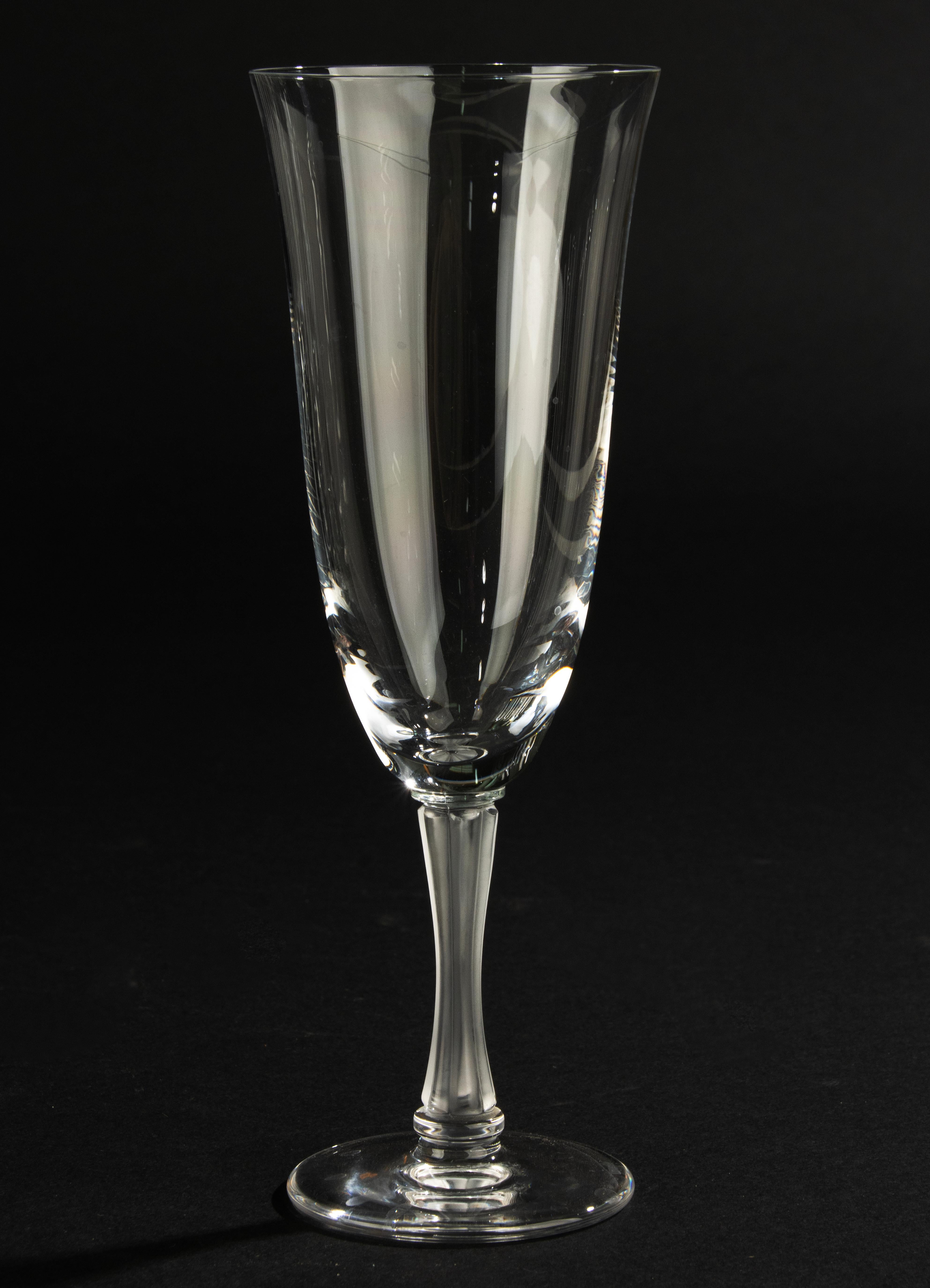 Fatto a mano Set di 11 bicchieri da champagne in cristallo - Lalique Francia - Modello Barsac in vendita