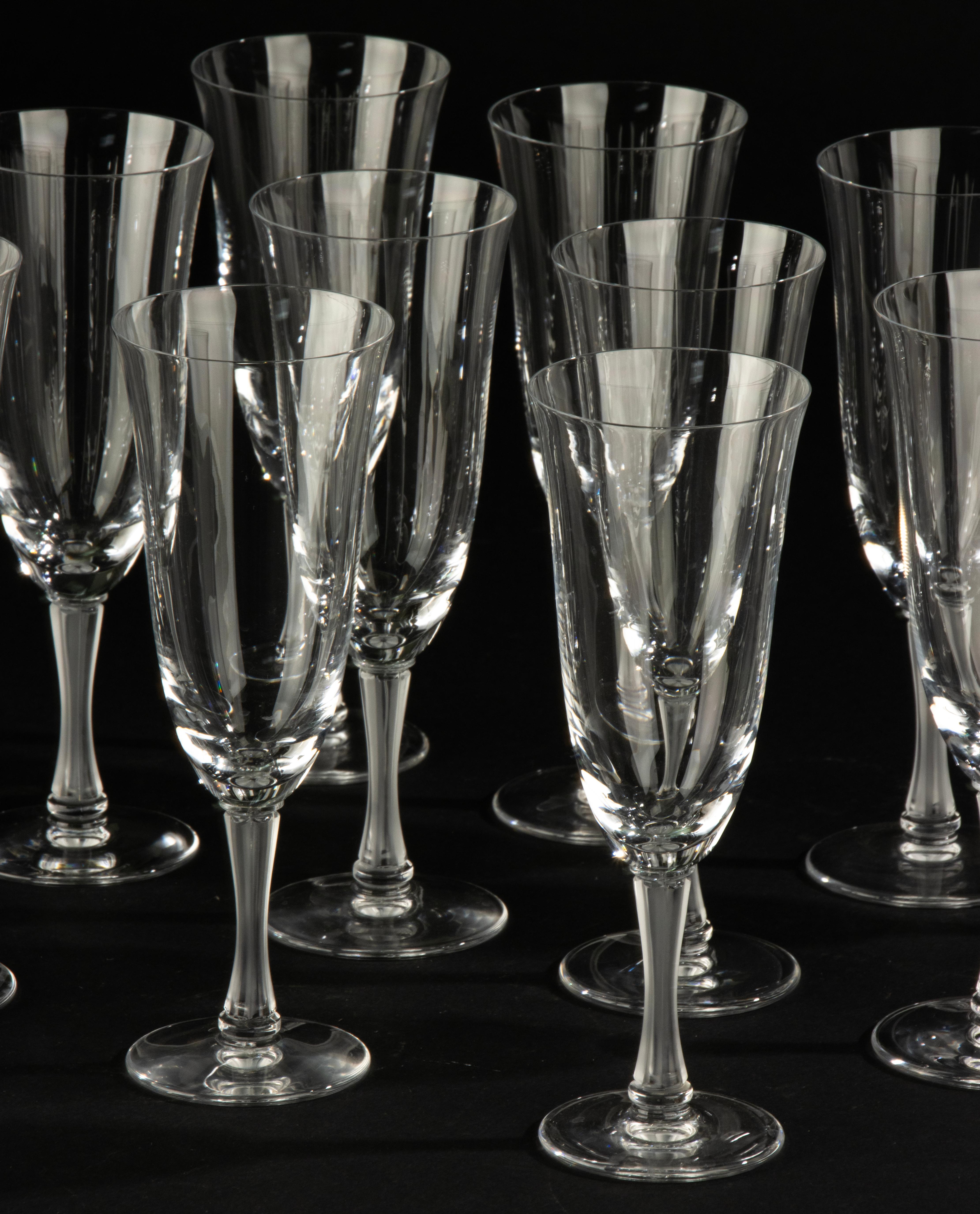 Fine XX secolo Set di 11 bicchieri da champagne in cristallo - Lalique Francia - Modello Barsac in vendita