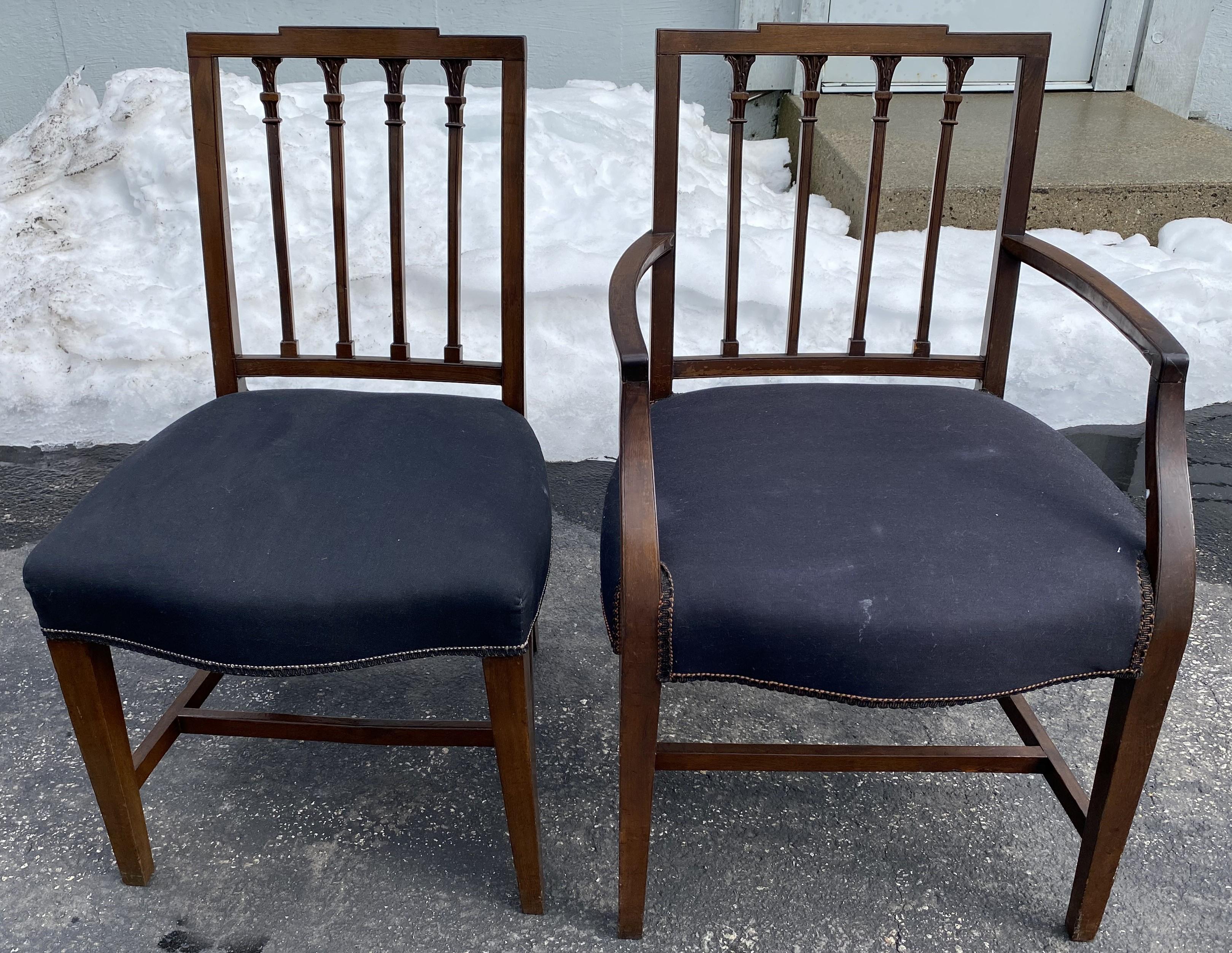 Fédéral Ensemble de 11 chaises de salle à manger à dossier carré en acajou de style Feder en vente