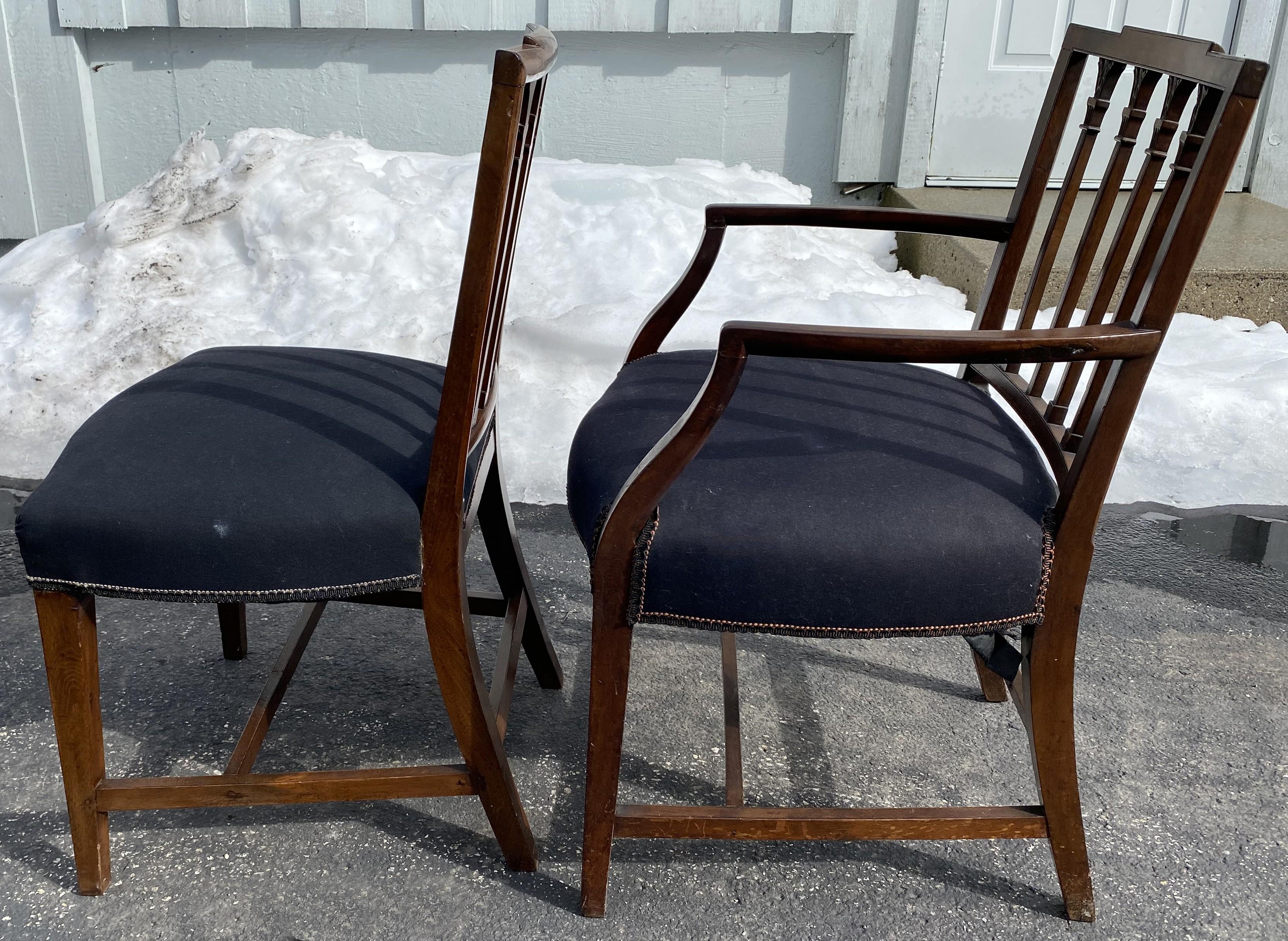Ensemble de 11 chaises de salle à manger à dossier carré en acajou de style Feder Bon état - En vente à Milford, NH