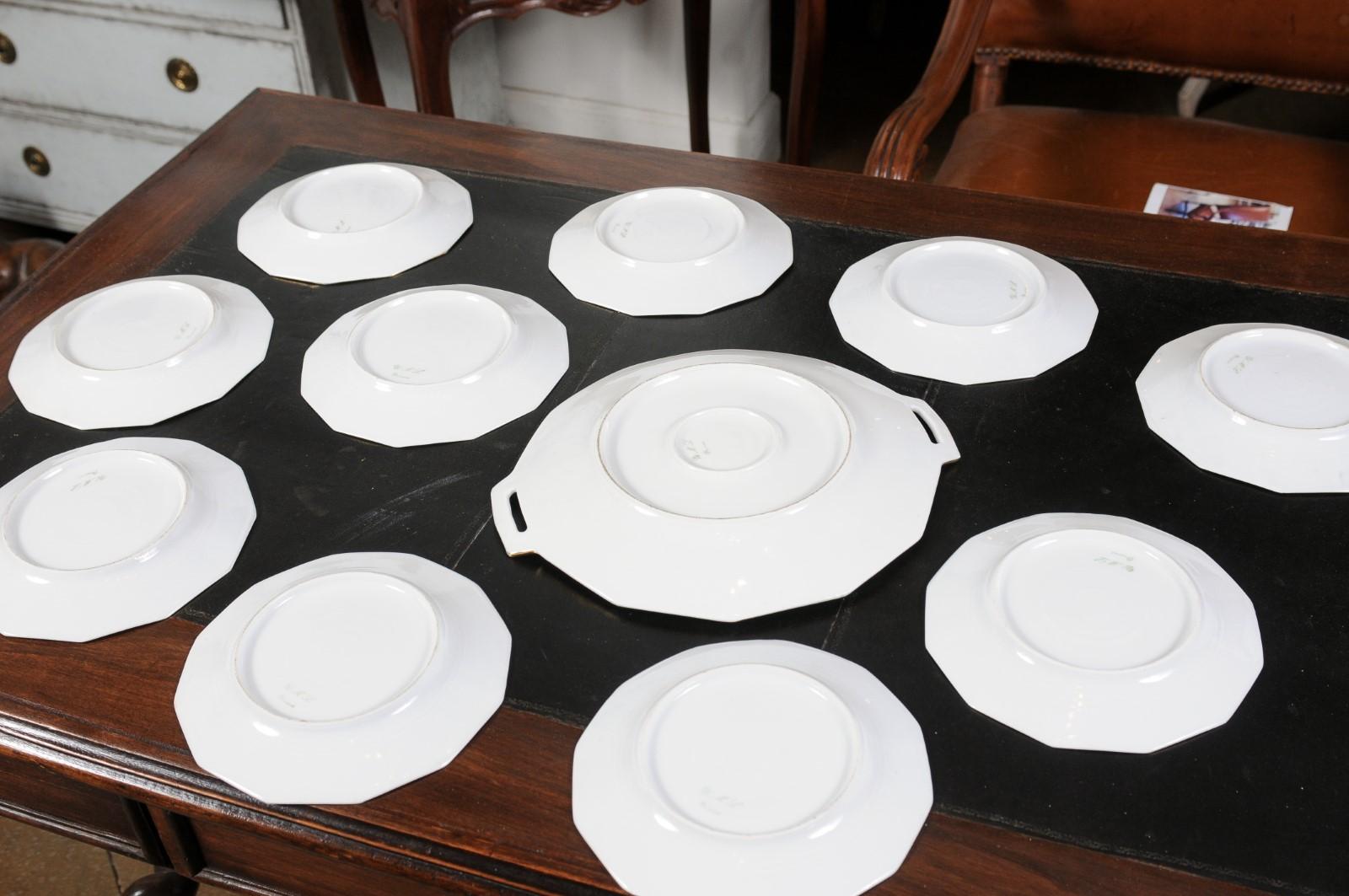 XIXe siècle Ensemble de 11 assiettes à dessert et plat en porcelaine de Limoges Larchevêque UML en vente