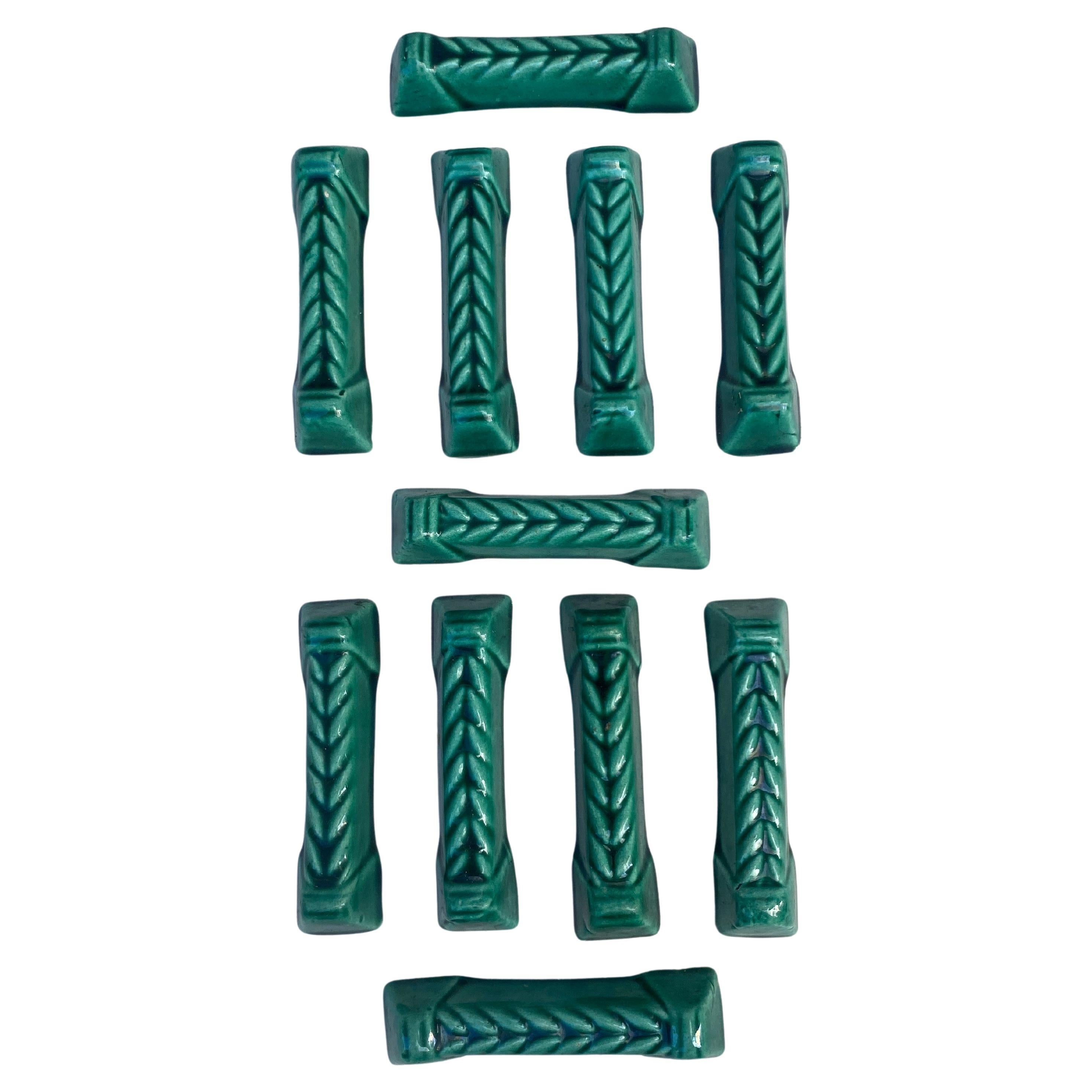 Juego de 11 apoyacuchillos de mayólica verde Vallauris, circa 1950