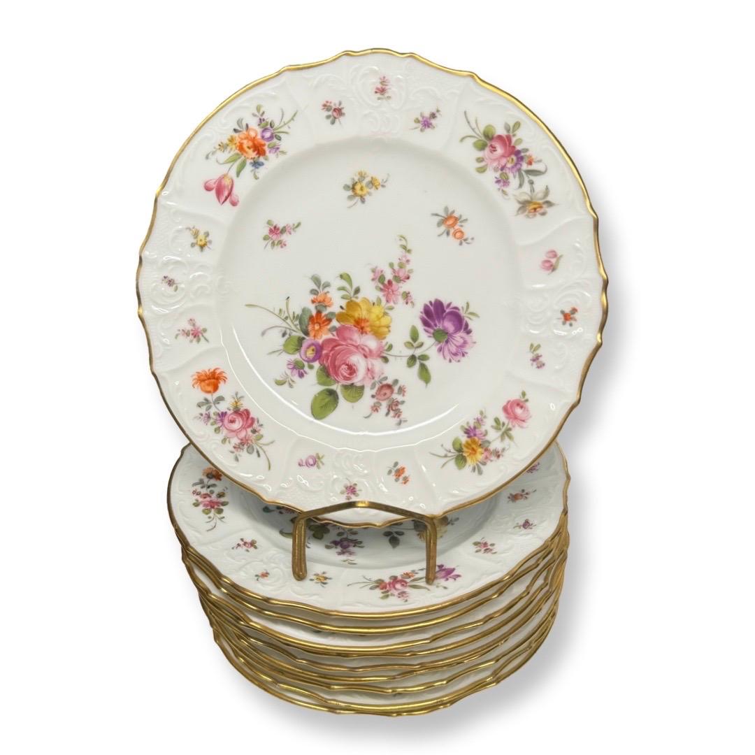 Juego de 11 platos de postre de porcelana de Saxe pintados a mano, principios del siglo XX Pintado a mano
