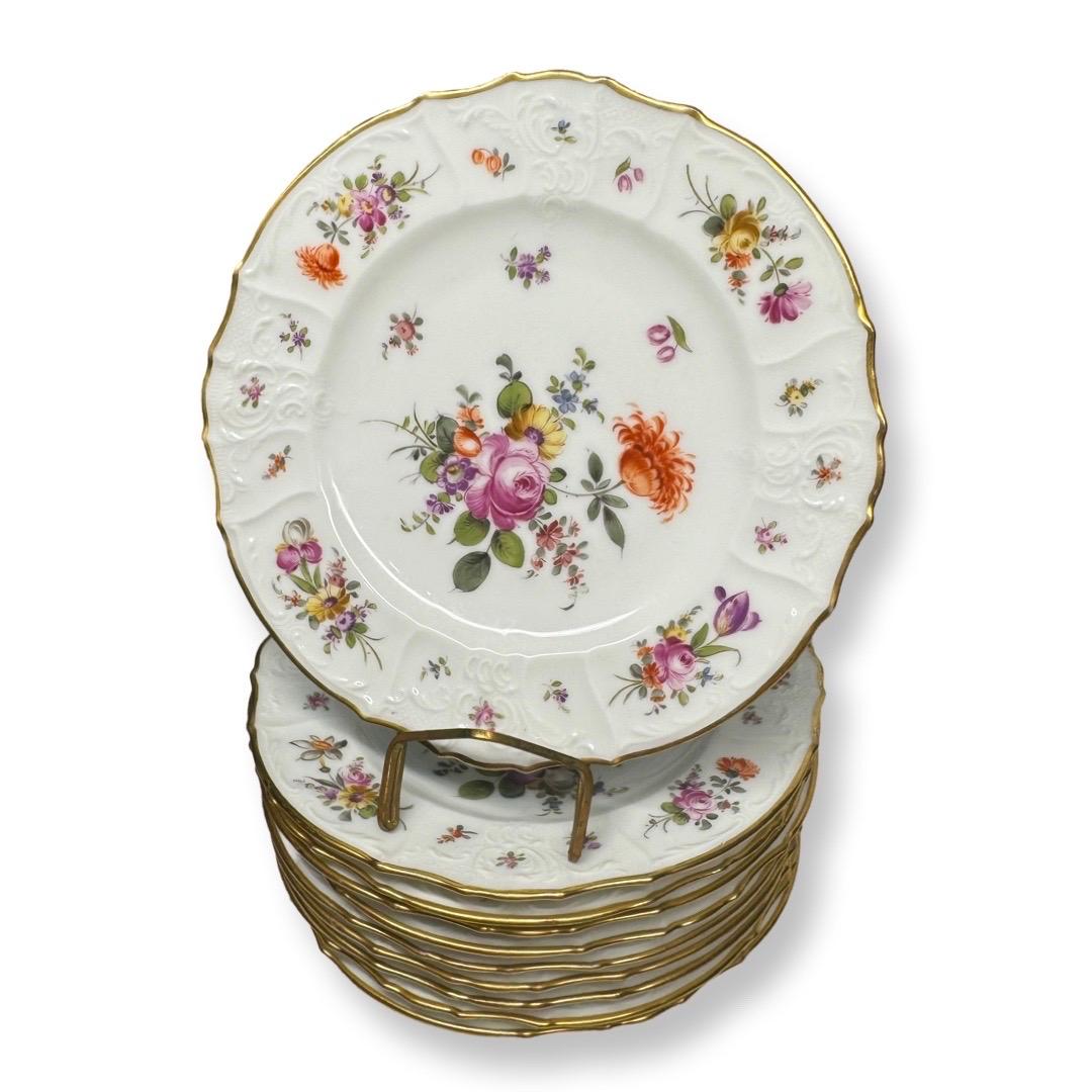 Juego de 11 platos de postre de porcelana de Saxe pintados a mano, principios del siglo XX Porcelana