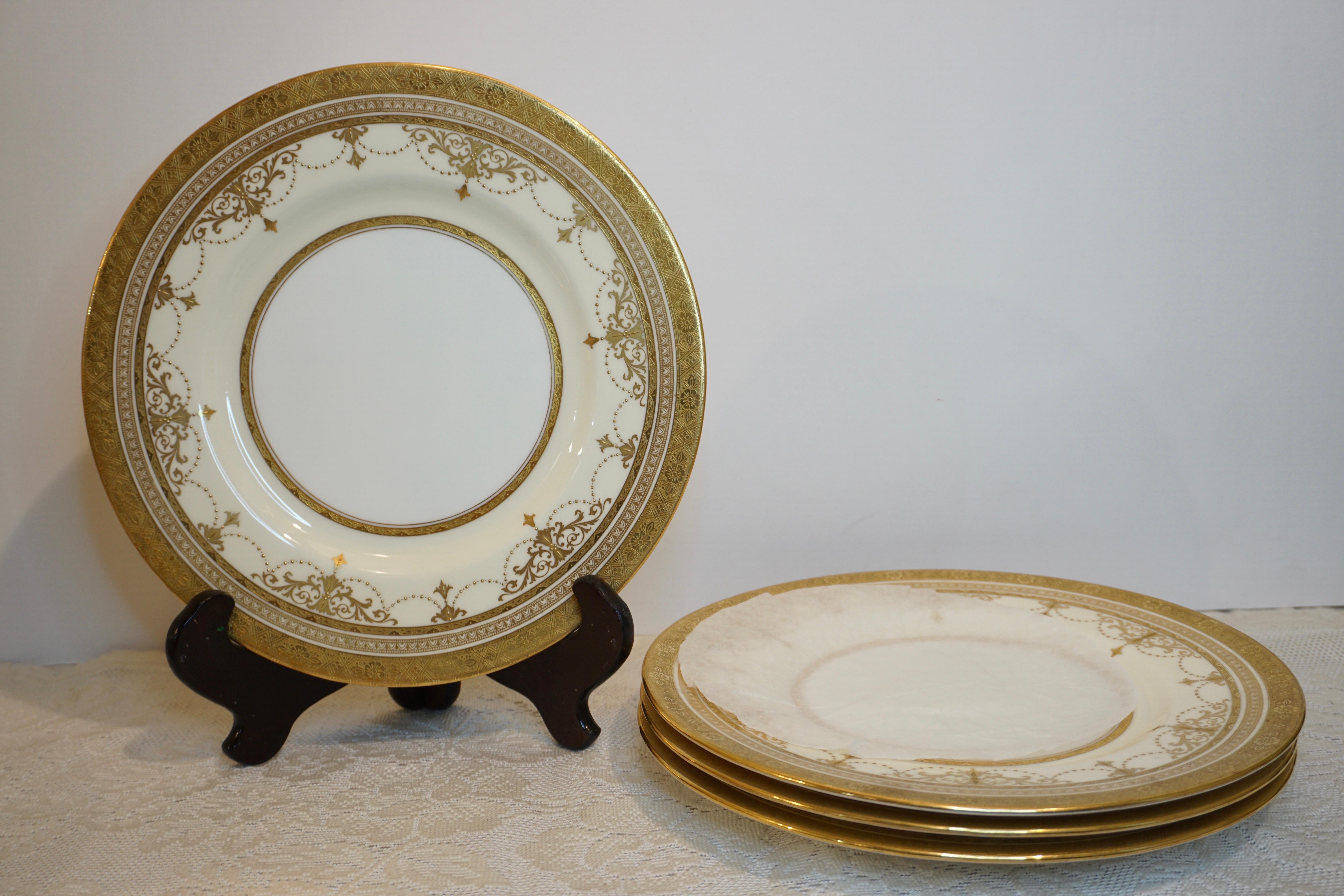 Set of 11 Minton Dinner Plates with Raised Gold Jeweled Garlands and Gold Border In Good Condition For Sale In Boston, MA