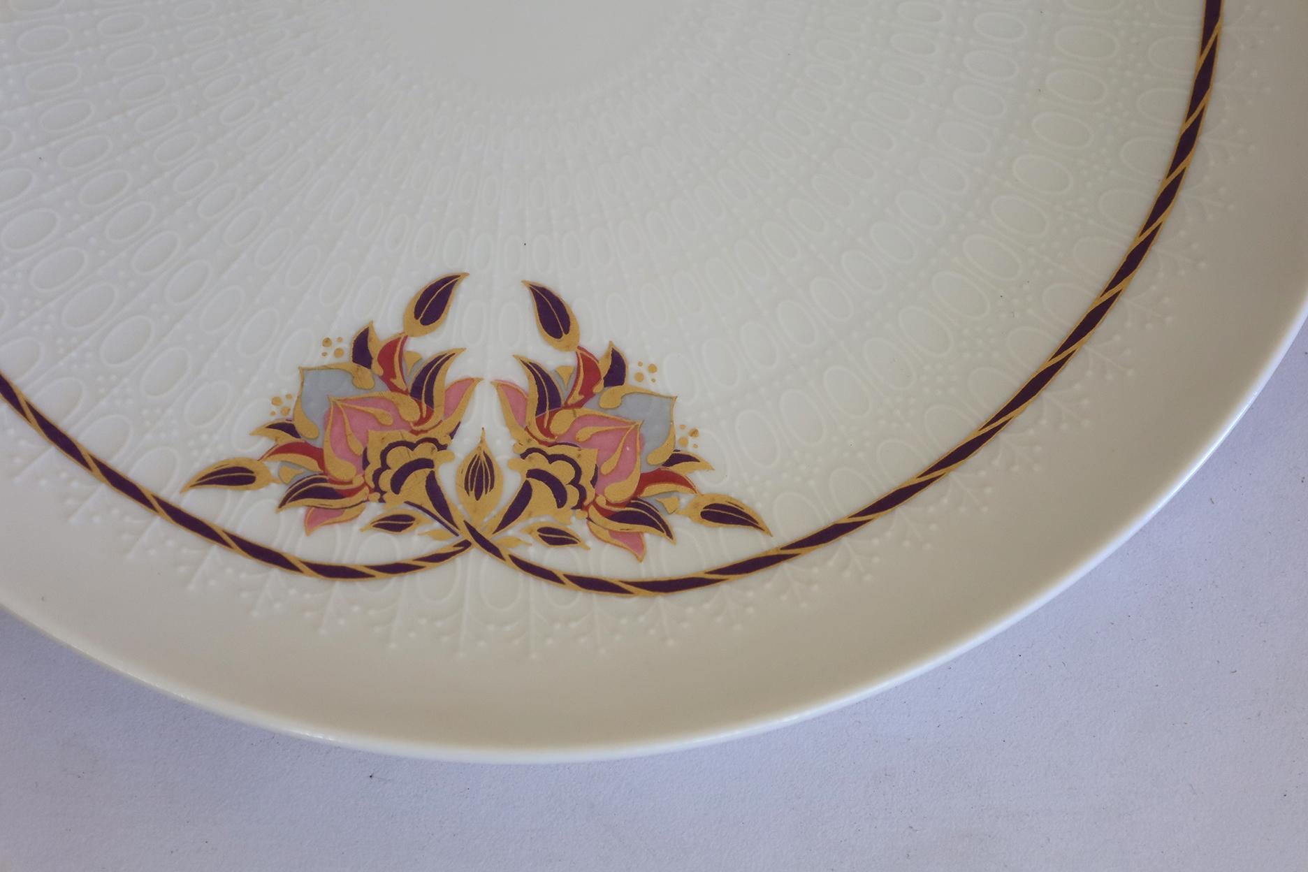 Late 20th Century Set of 11 Porcelain Rosenthal Classic Rose Dessert Plates For Sale