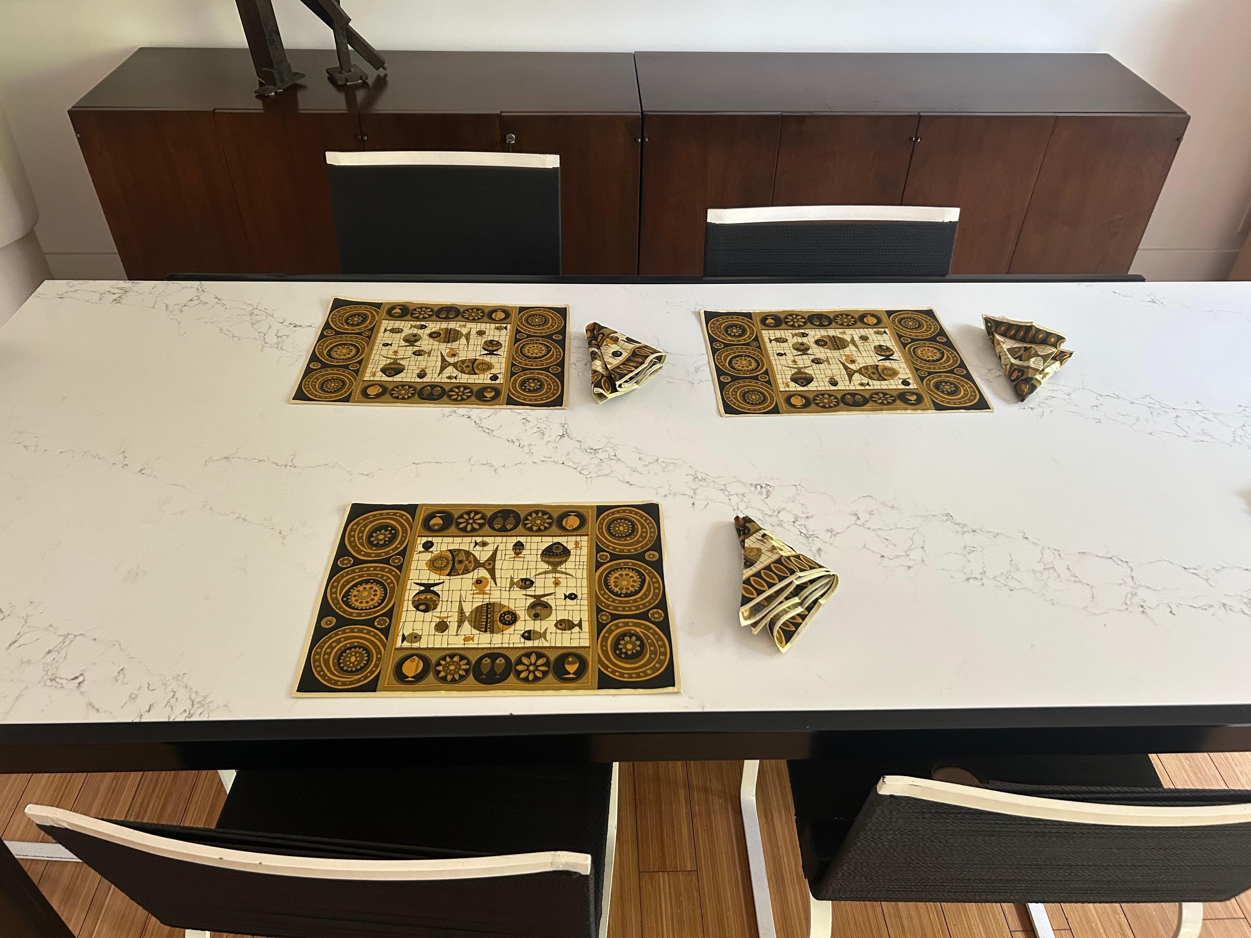 Set von 11 Retro Deadstock Tischsets + Servietten Stoffels Schweiz (Schweizerisch) im Angebot