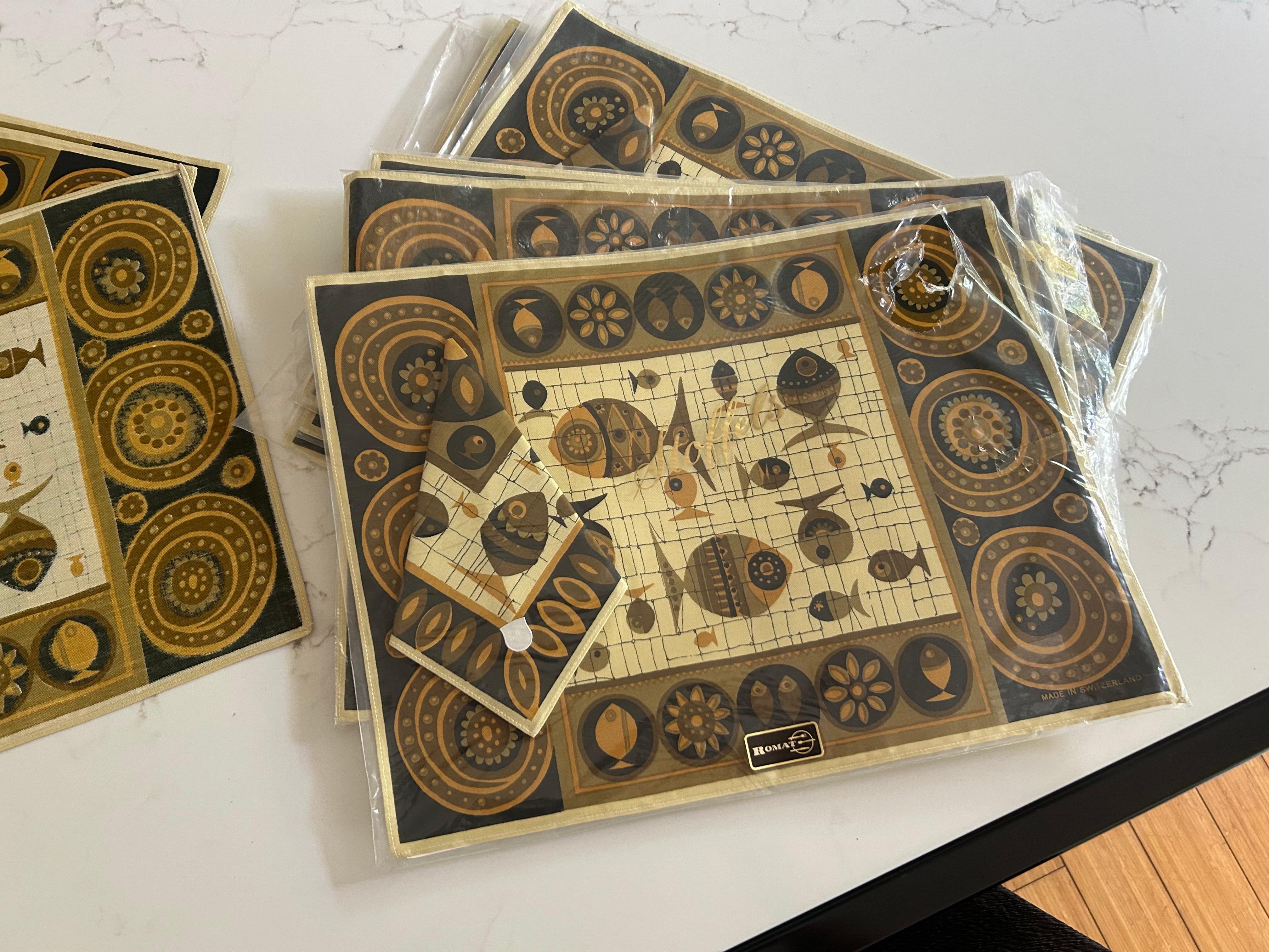 Set von 11 Retro Deadstock Tischsets + Servietten Stoffels Schweiz im Zustand „Hervorragend“ im Angebot in Los Angeles, CA