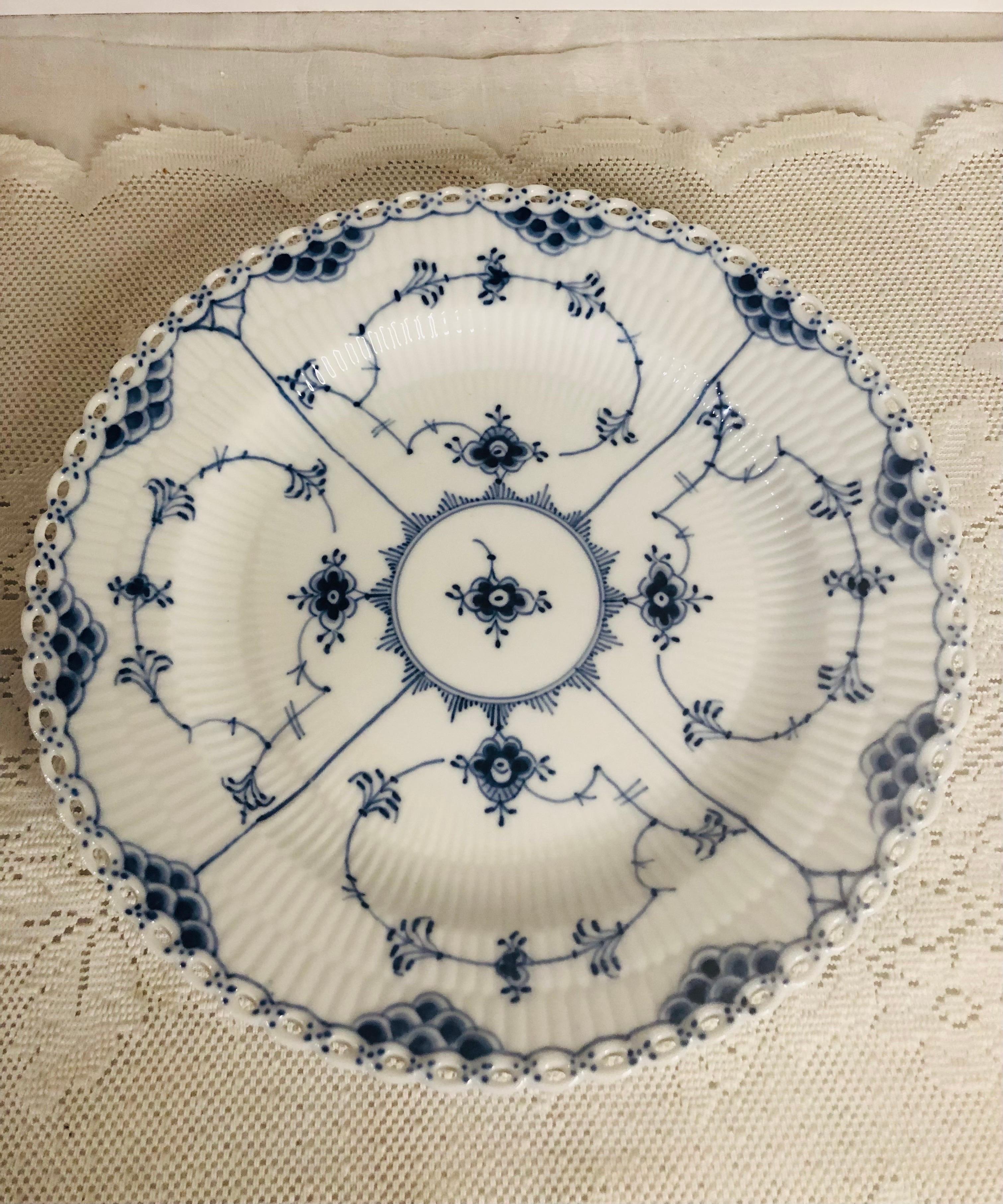 Set of 11 Royal Copenhagen Fluted Dinner Plates with Full Lace Openwork Design In Good Condition In Boston, MA